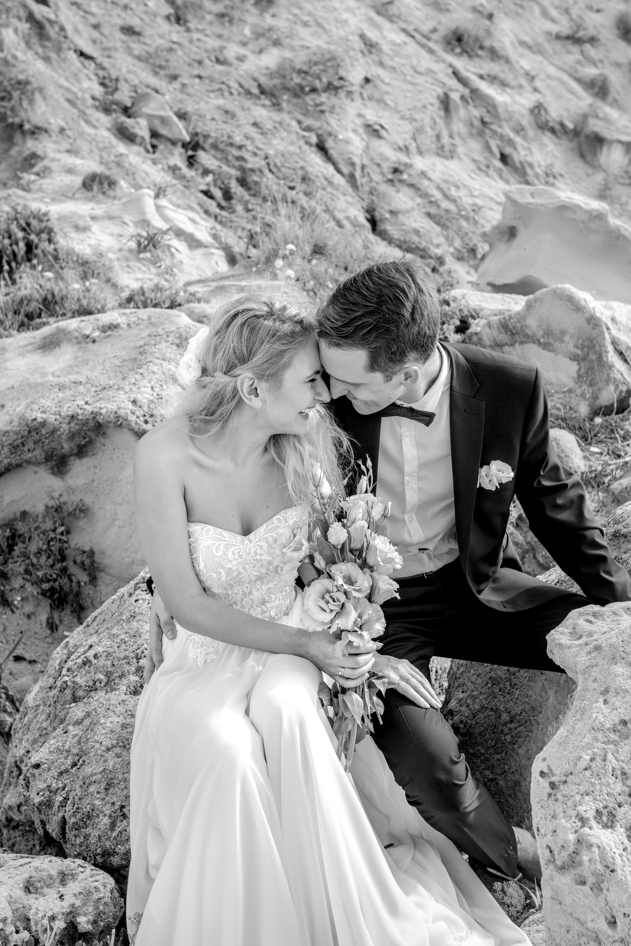 Wedding ceremony on the beach, Nerijus & Egle. Porto Travel Photographer | Couples & Vacation Photos in Portugal — WePortugal