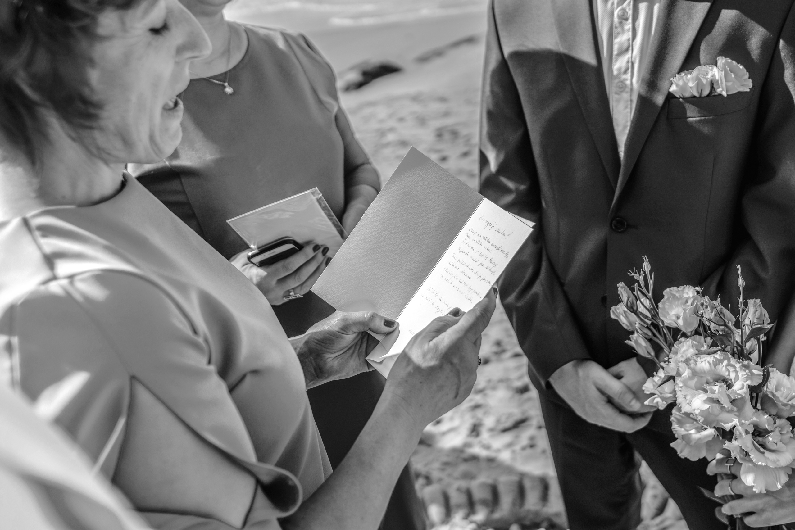 Wedding ceremony on the beach, Nerijus & Egle. Porto Travel Photographer | Couples & Vacation Photos in Portugal — WePortugal