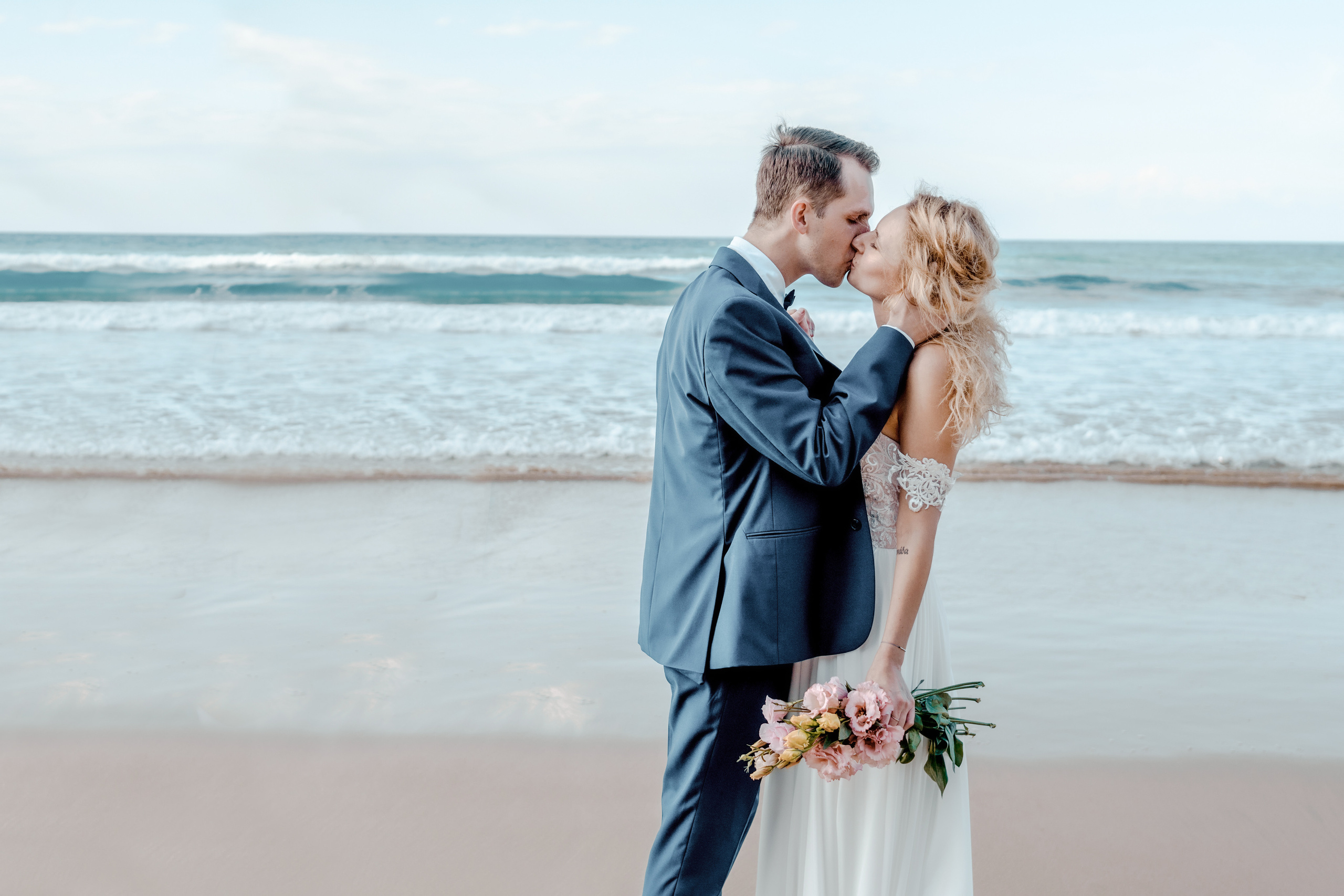 Wedding ceremony on the beach, Nerijus & Egle. Porto Travel Photographer | Couples & Vacation Photos in Portugal — WePortugal