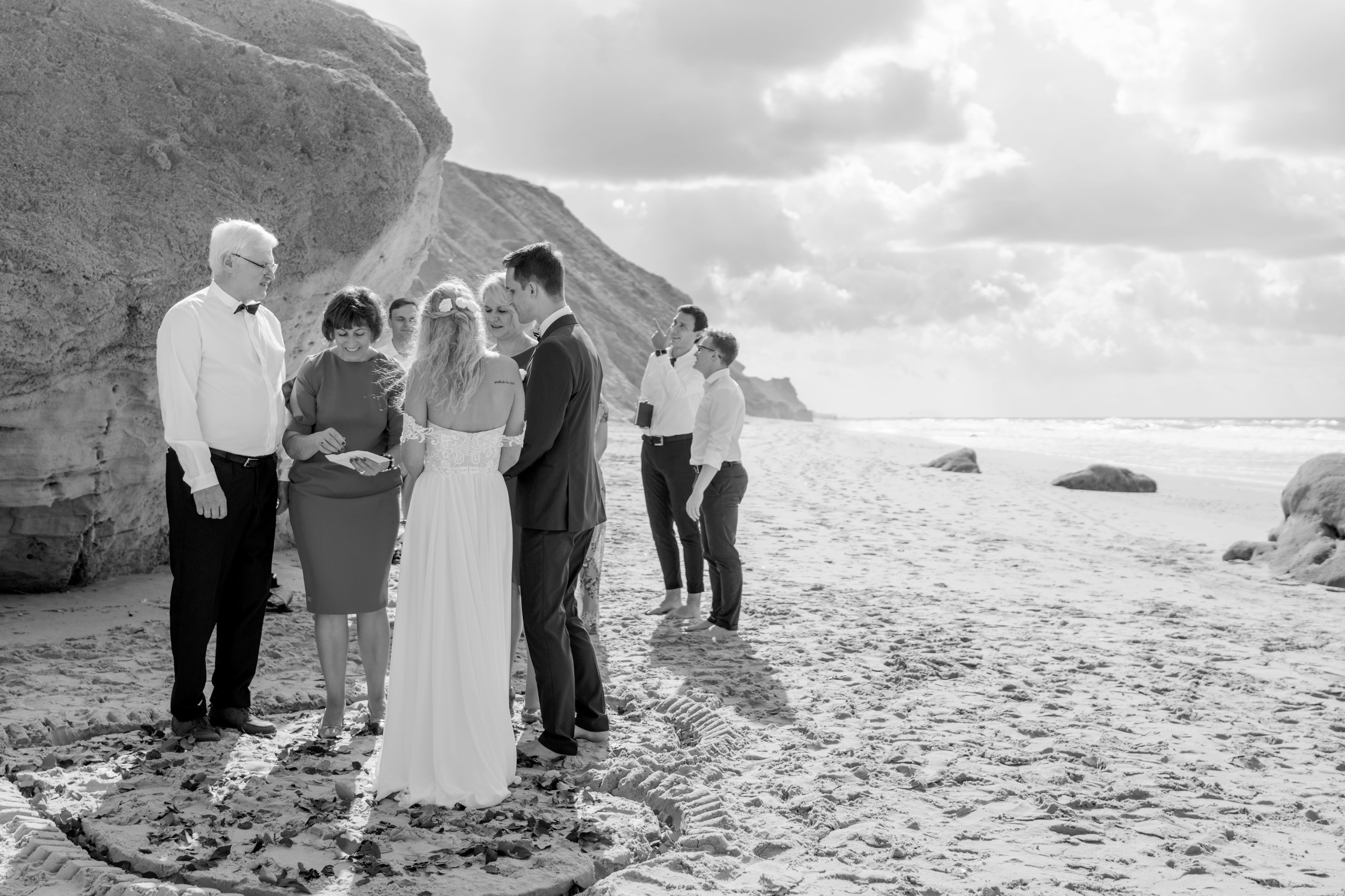 Wedding ceremony on the beach, Nerijus & Egle. Porto Travel Photographer | Couples & Vacation Photos in Portugal — WePortugal