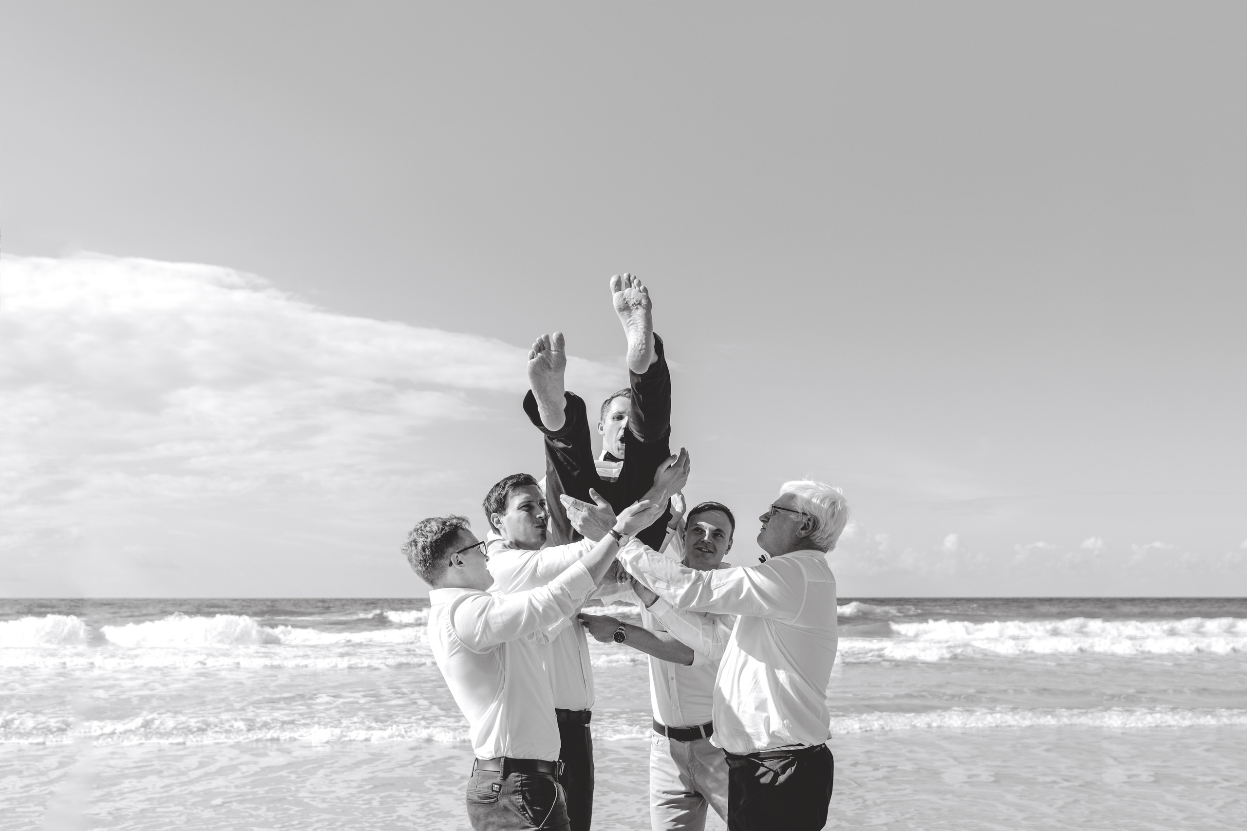 Wedding ceremony on the beach, Nerijus & Egle. Porto Travel Photographer | Couples & Vacation Photos in Portugal — WePortugal