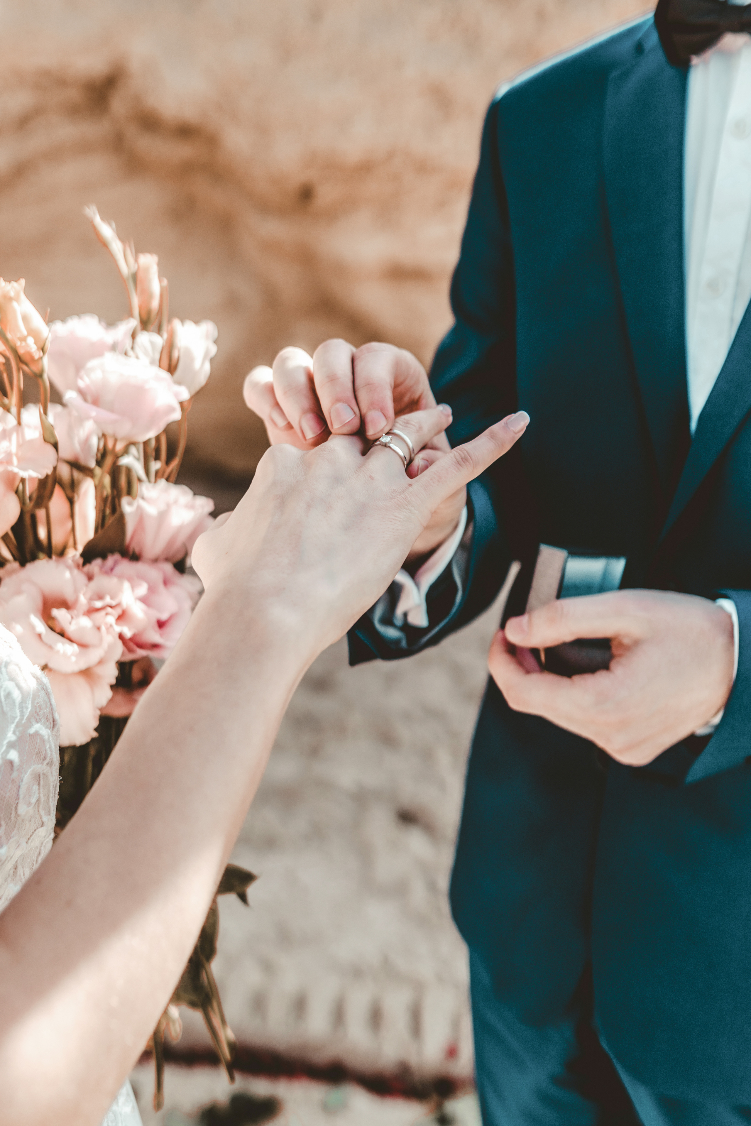 Wedding ceremony on the beach, Nerijus & Egle. Porto Travel Photographer | Couples & Vacation Photos in Portugal — WePortugal