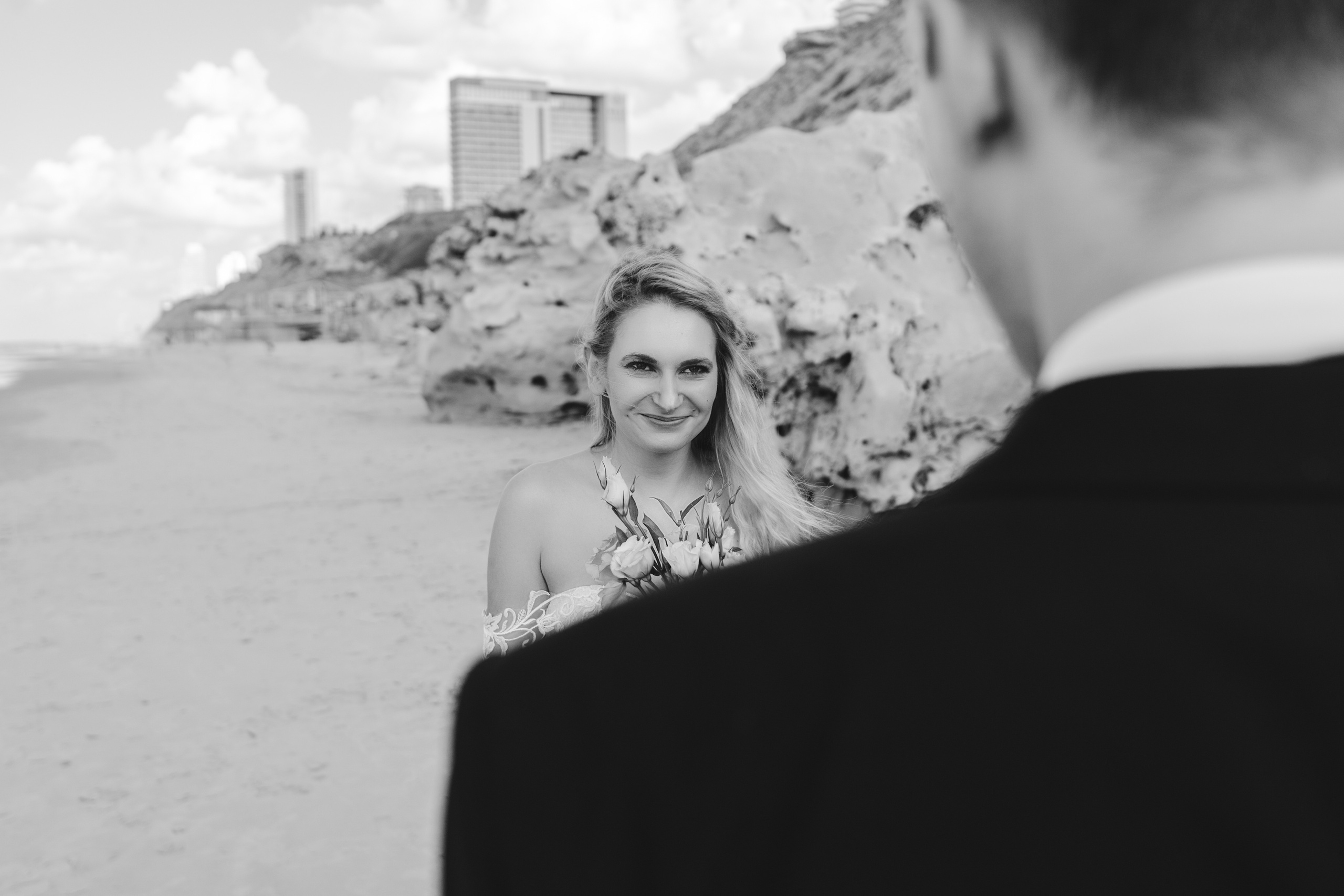 Wedding ceremony on the beach, Nerijus & Egle. Porto Travel Photographer | Couples & Vacation Photos in Portugal — WePortugal