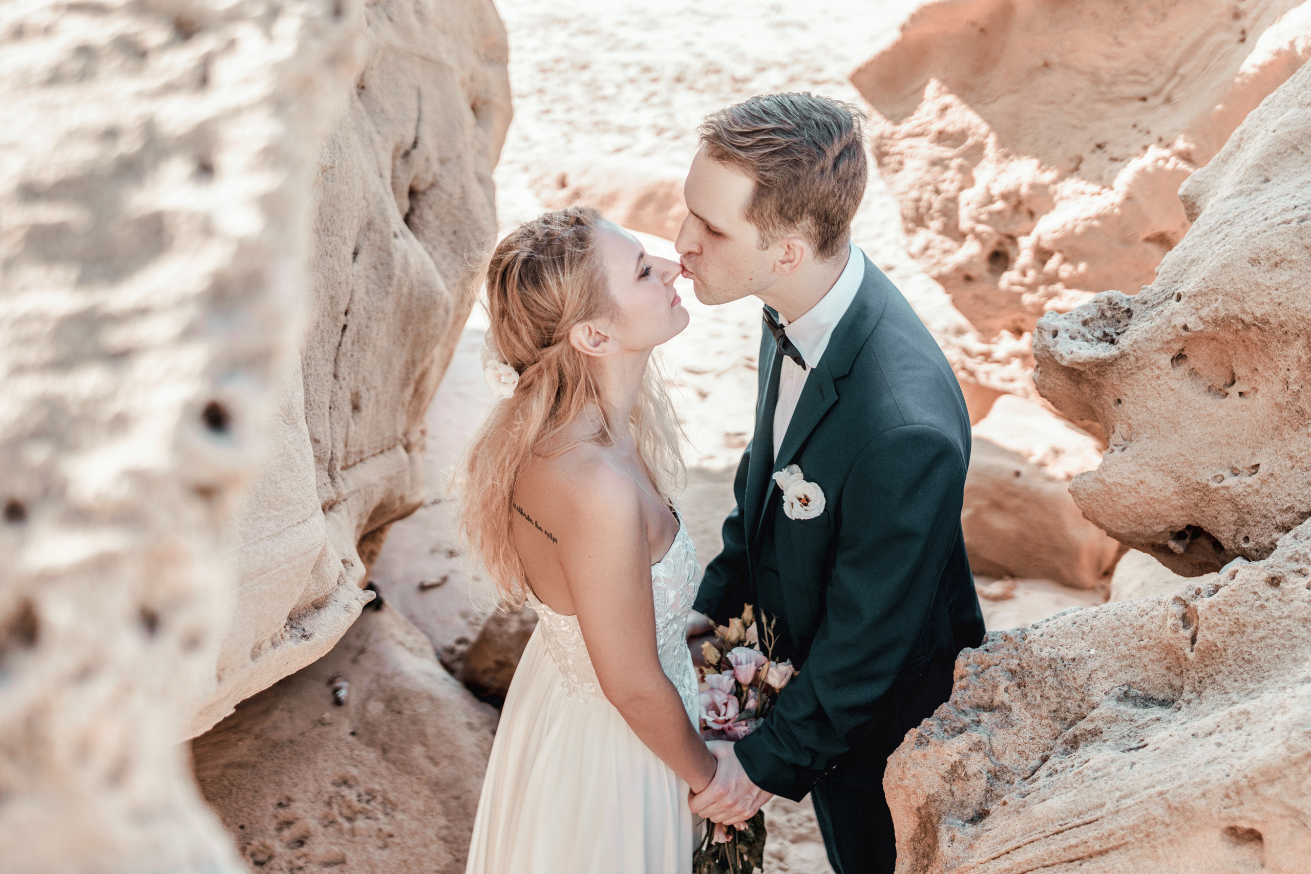Wedding ceremony on the beach, Nerijus & Egle. Porto Travel Photographer | Couples & Vacation Photos in Portugal — WePortugal