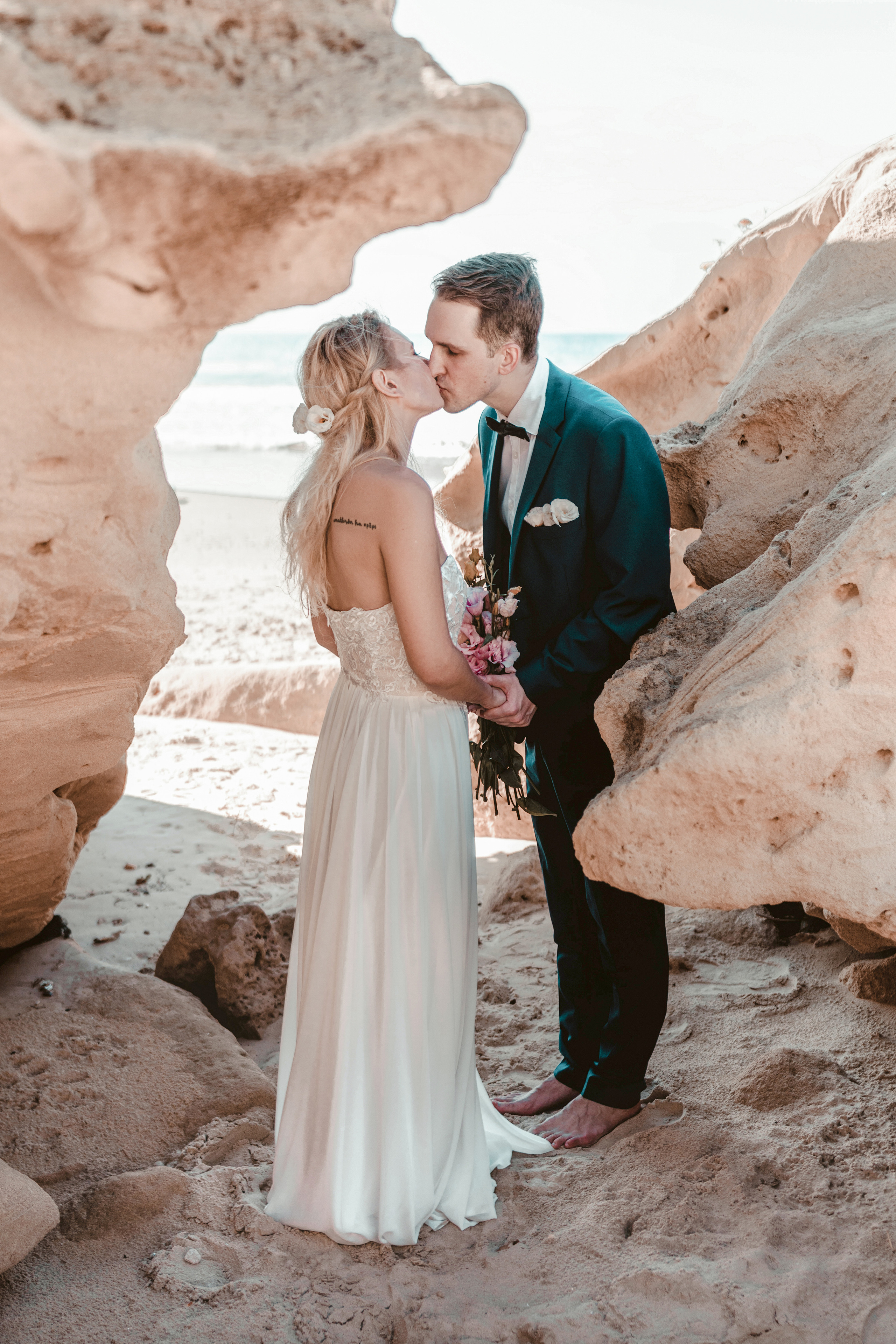Wedding ceremony on the beach, Nerijus & Egle. Porto Travel Photographer | Couples & Vacation Photos in Portugal — WePortugal