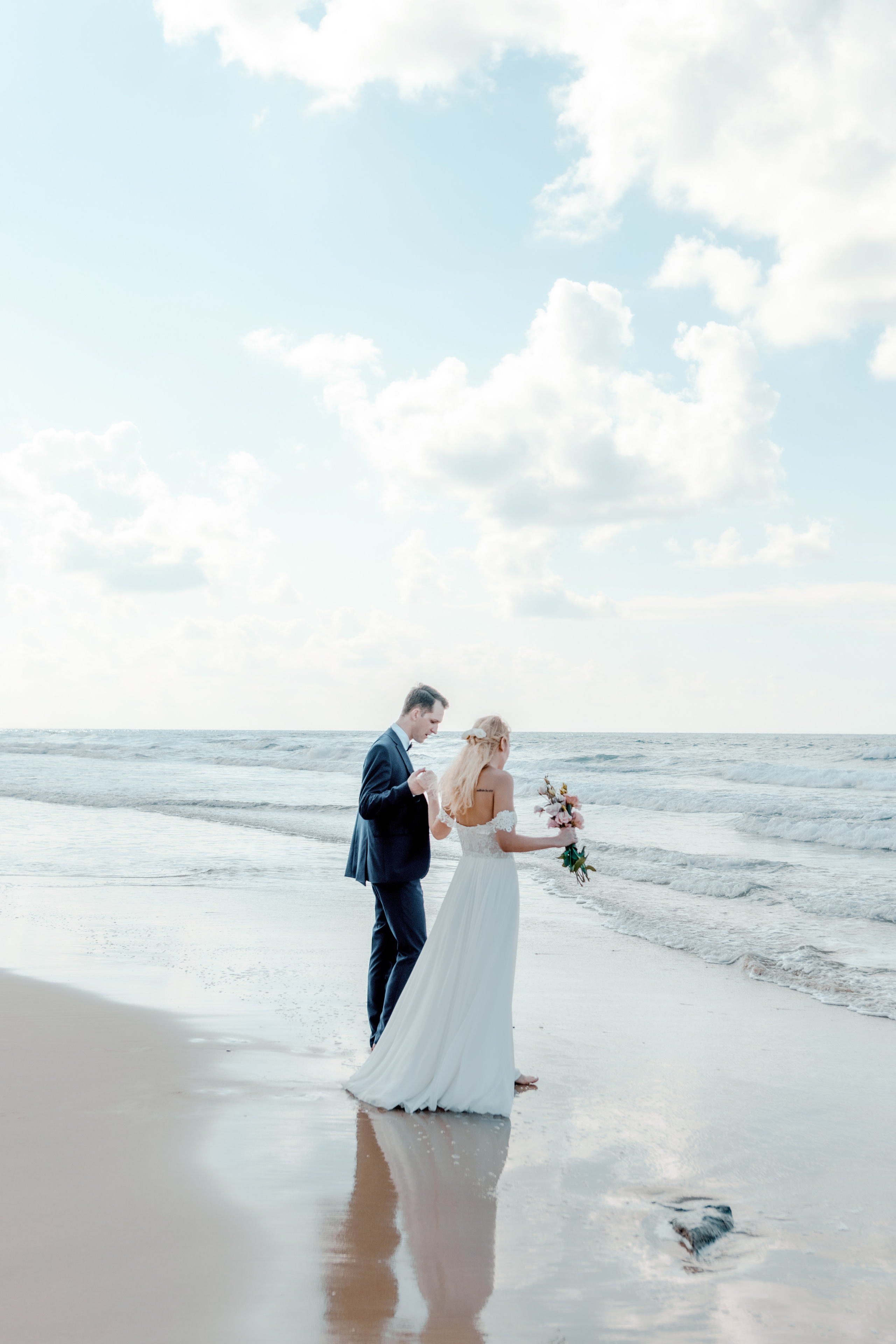 Wedding ceremony on the beach, Nerijus & Egle. Porto Travel Photographer | Couples & Vacation Photos in Portugal — WePortugal
