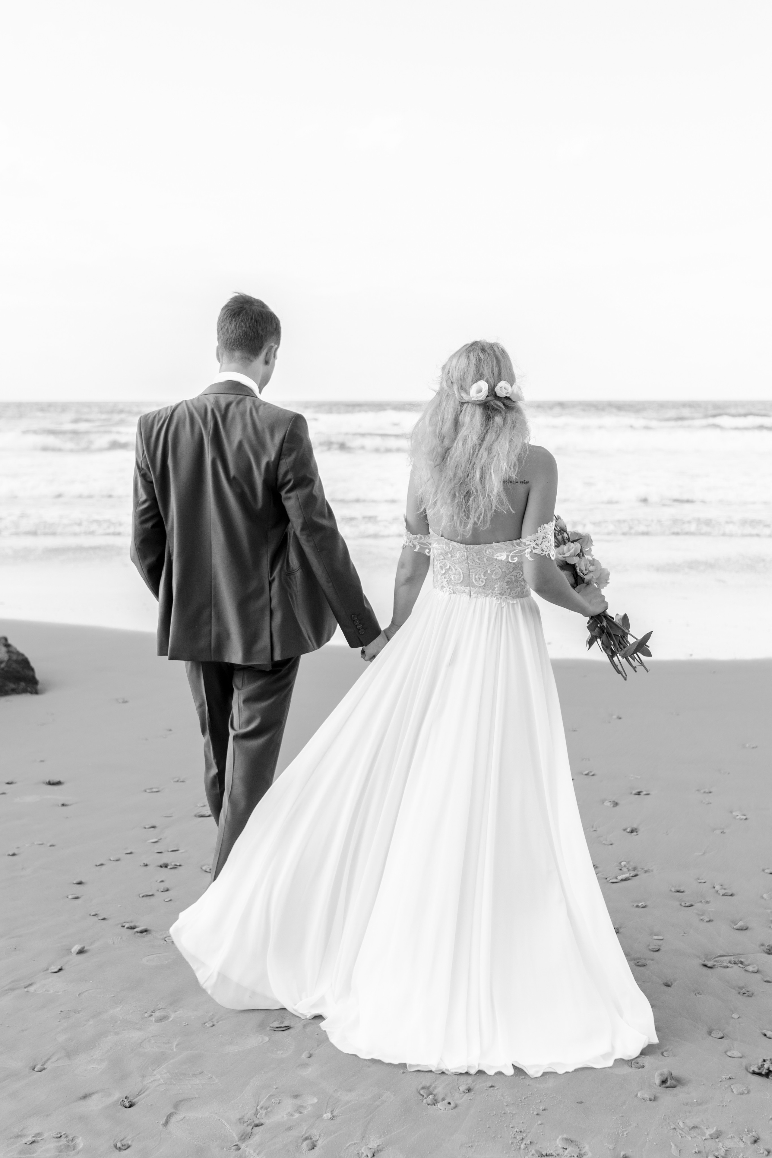 Wedding ceremony on the beach, Nerijus & Egle. Porto Travel Photographer | Couples & Vacation Photos in Portugal — WePortugal