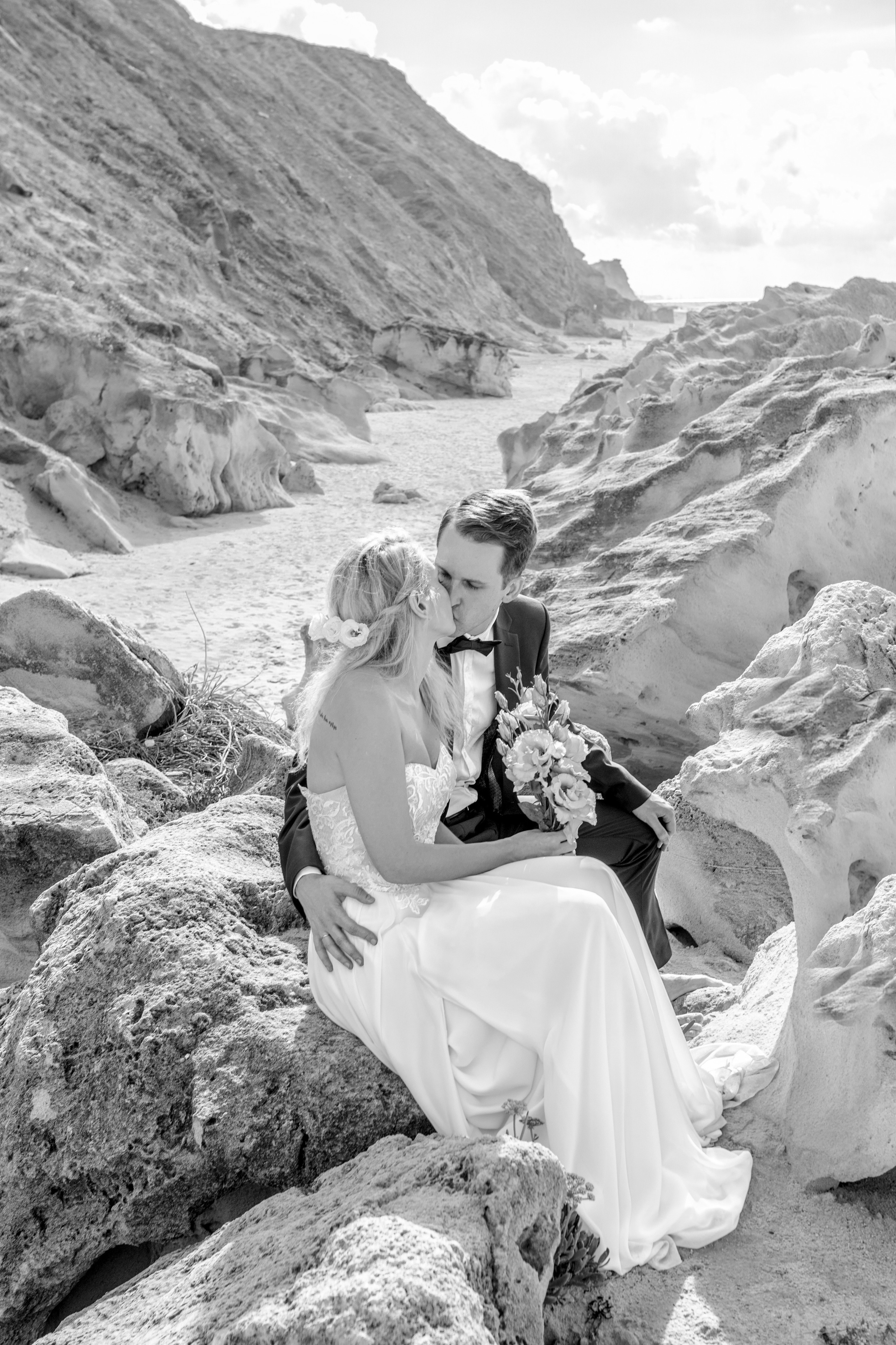 Wedding ceremony on the beach, Nerijus & Egle. Porto Travel Photographer | Couples & Vacation Photos in Portugal — WePortugal