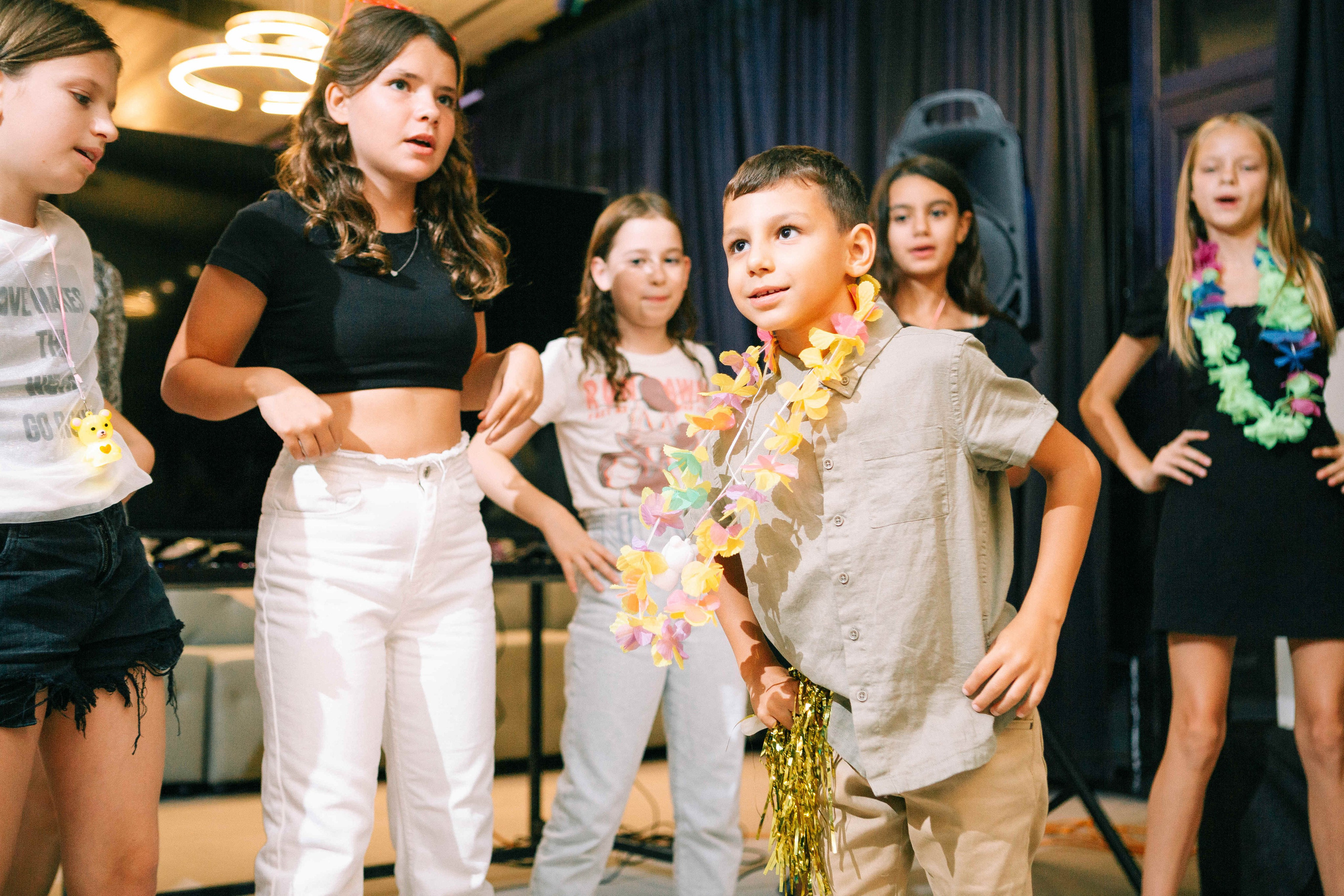 PARTY WITH FRIENDS. Https://shi-photo.com/