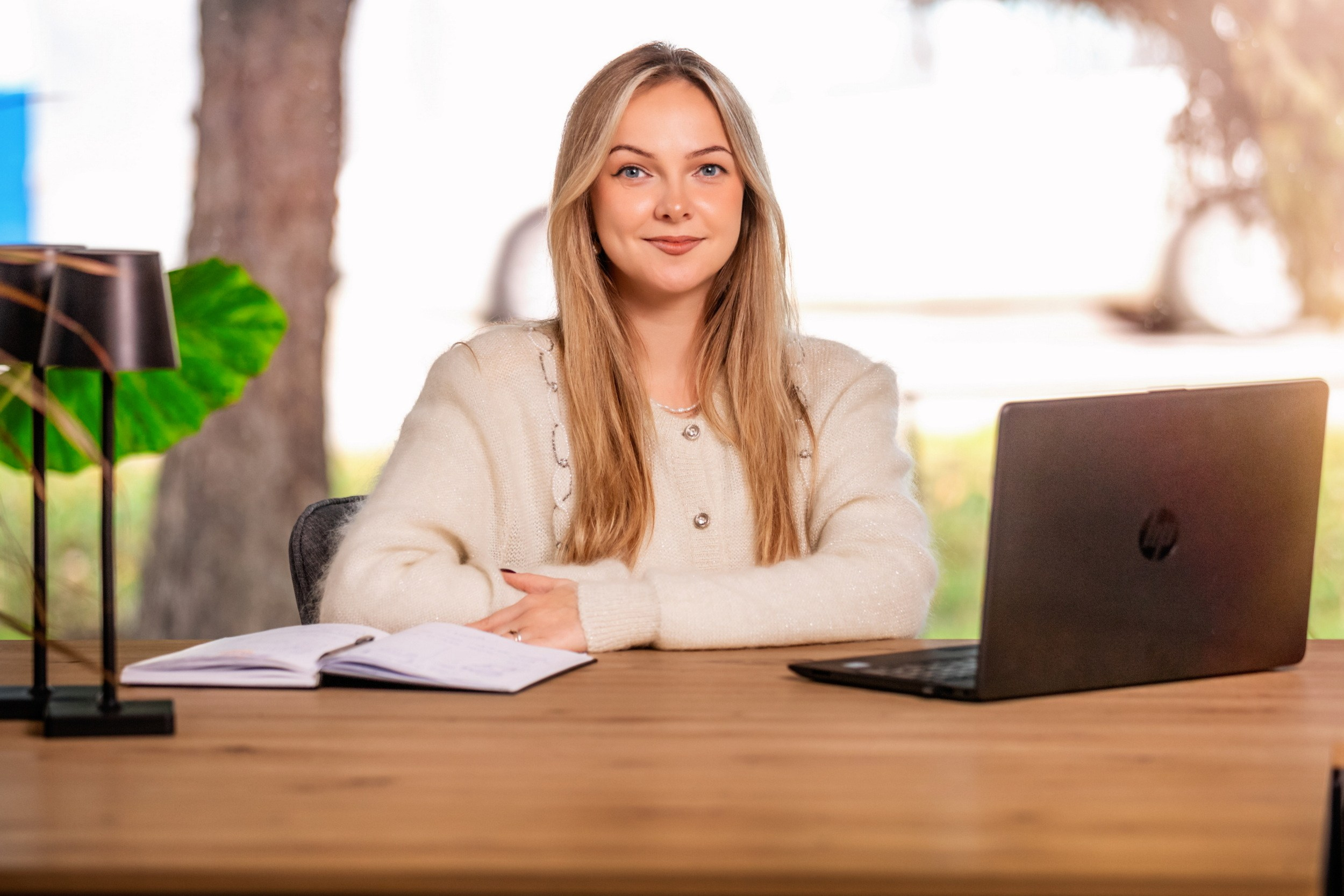 POSLOVNI PORTRETI. Fotografi iz Backog Petrovca David i Andrea Stojanovic