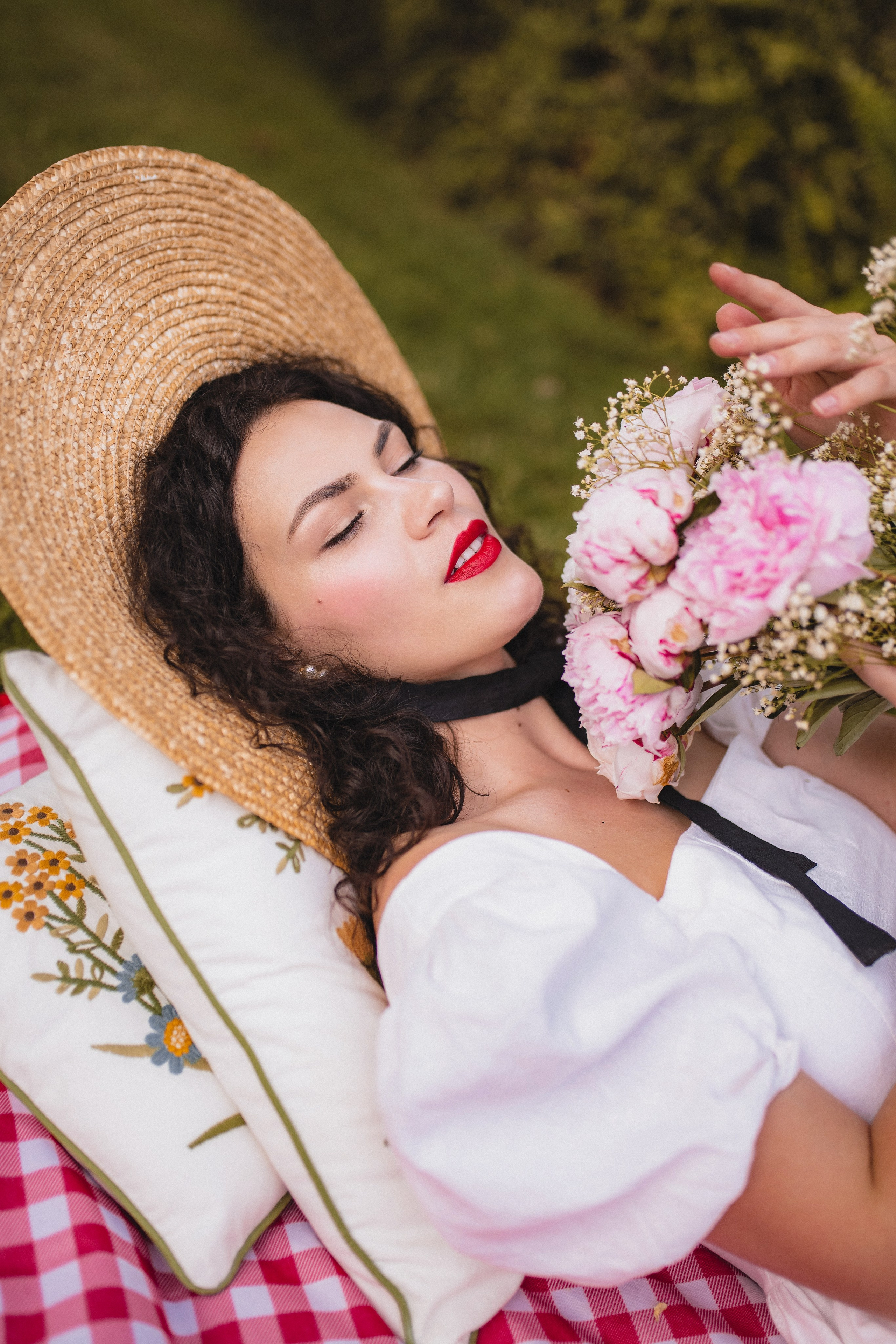 Kristina portrait & picnic session. Tania Gandrabur, photographer in West Midlands, England