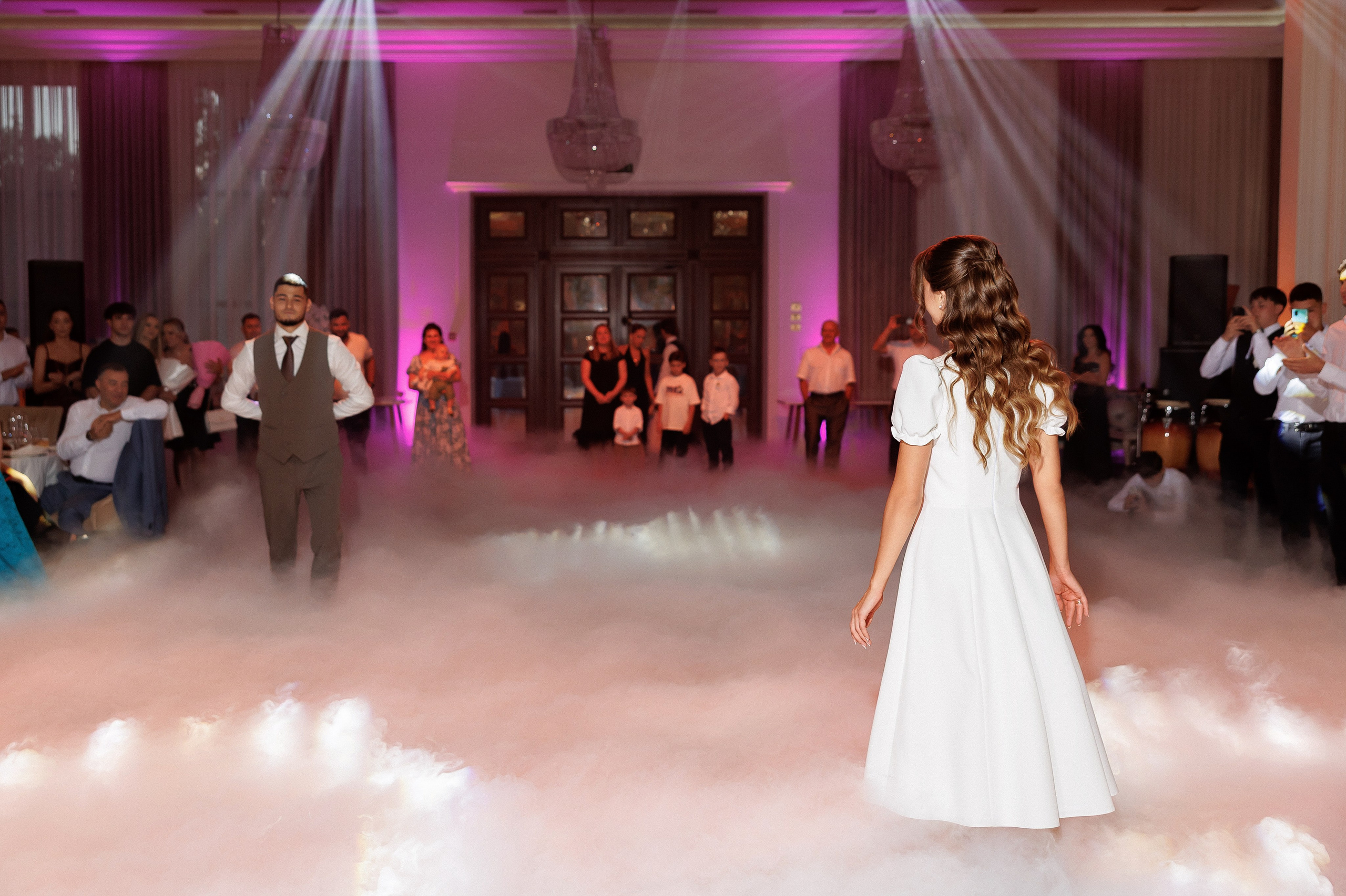 Eugen & Livia — Grand Elysee — Wedding Day. Servicii Foto și Video 067188353