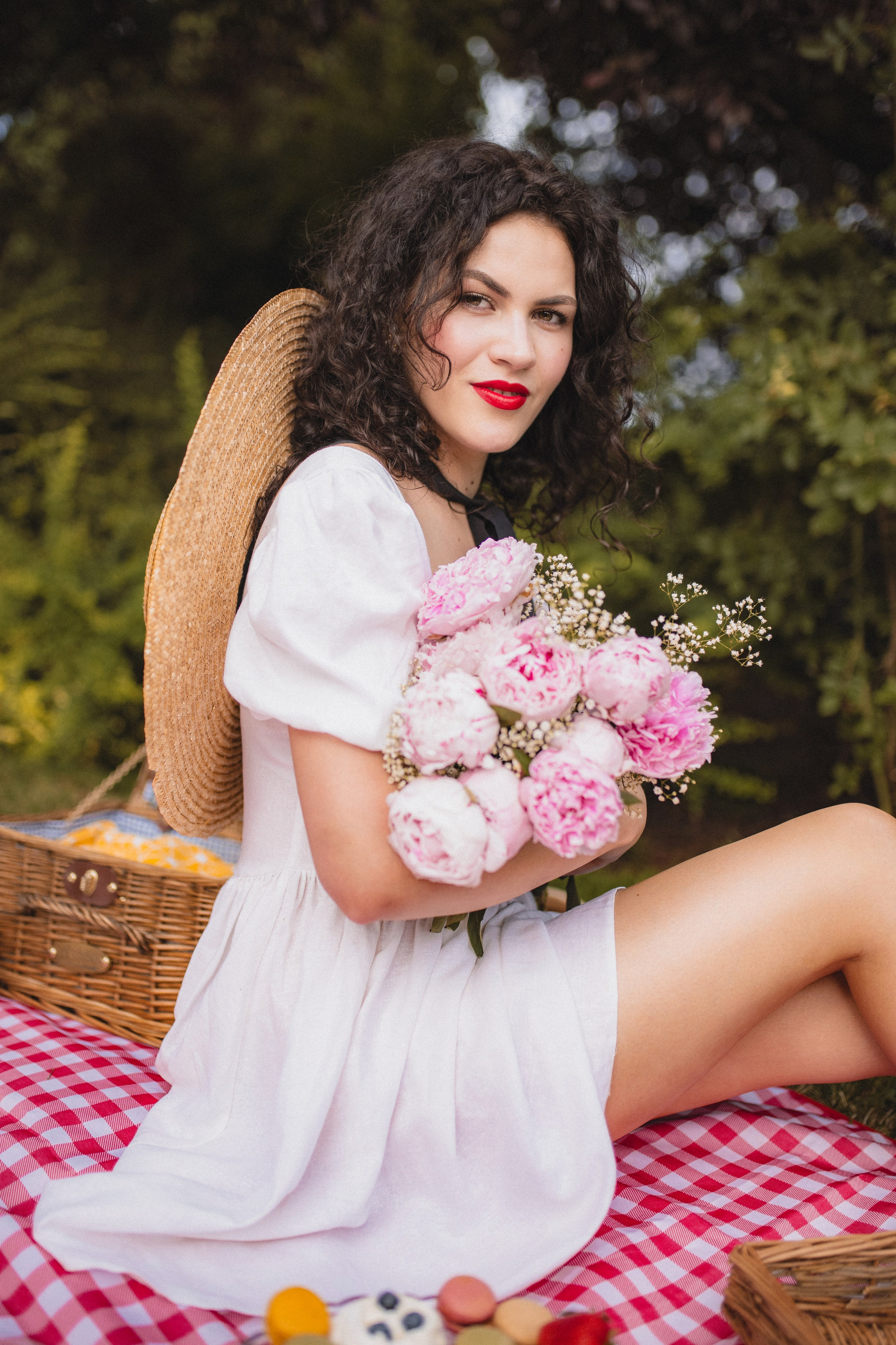 Kristina portrait & picnic session. Tania Gandrabur, photographer in West Midlands, England
