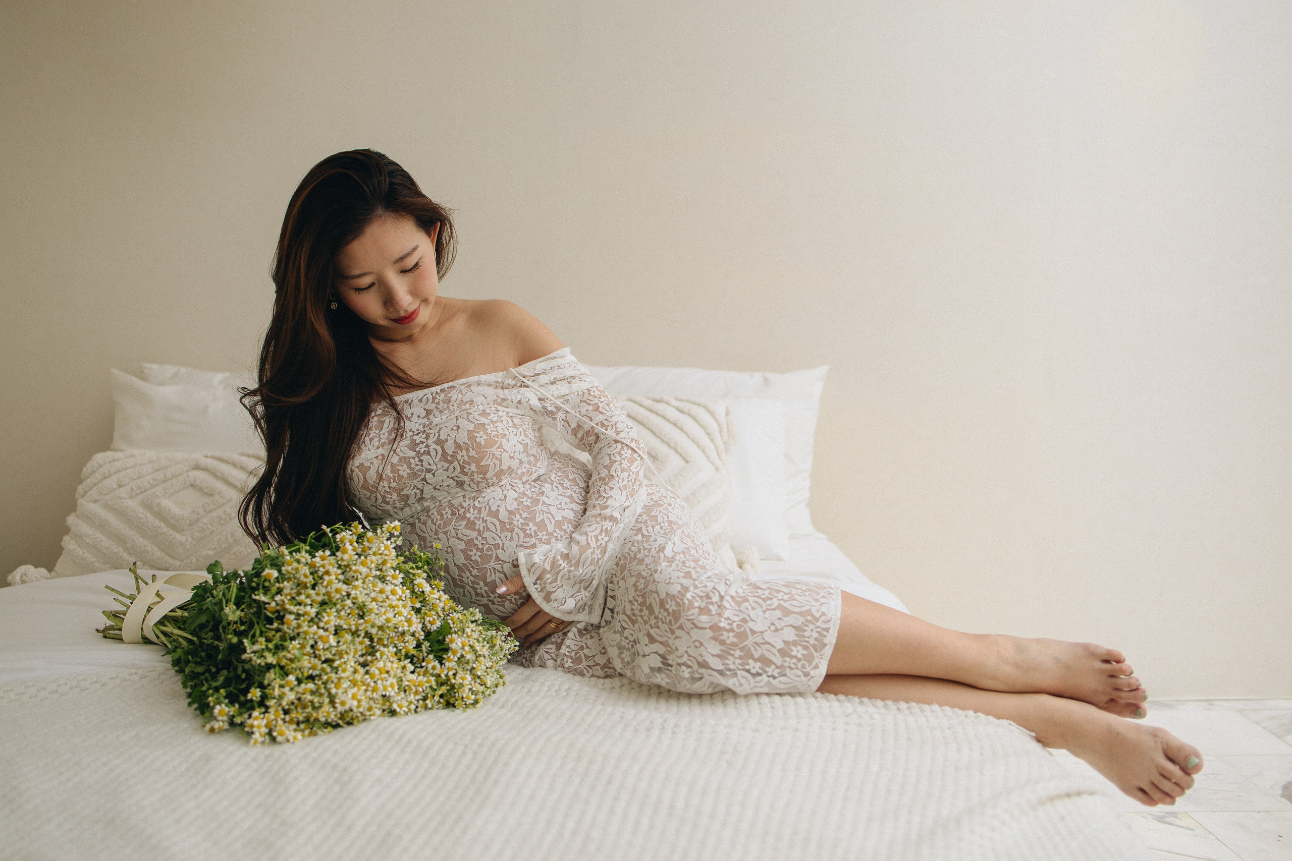 The Sweetest Anticipation. Family and wedding photographer in Bangkok, Thailand
