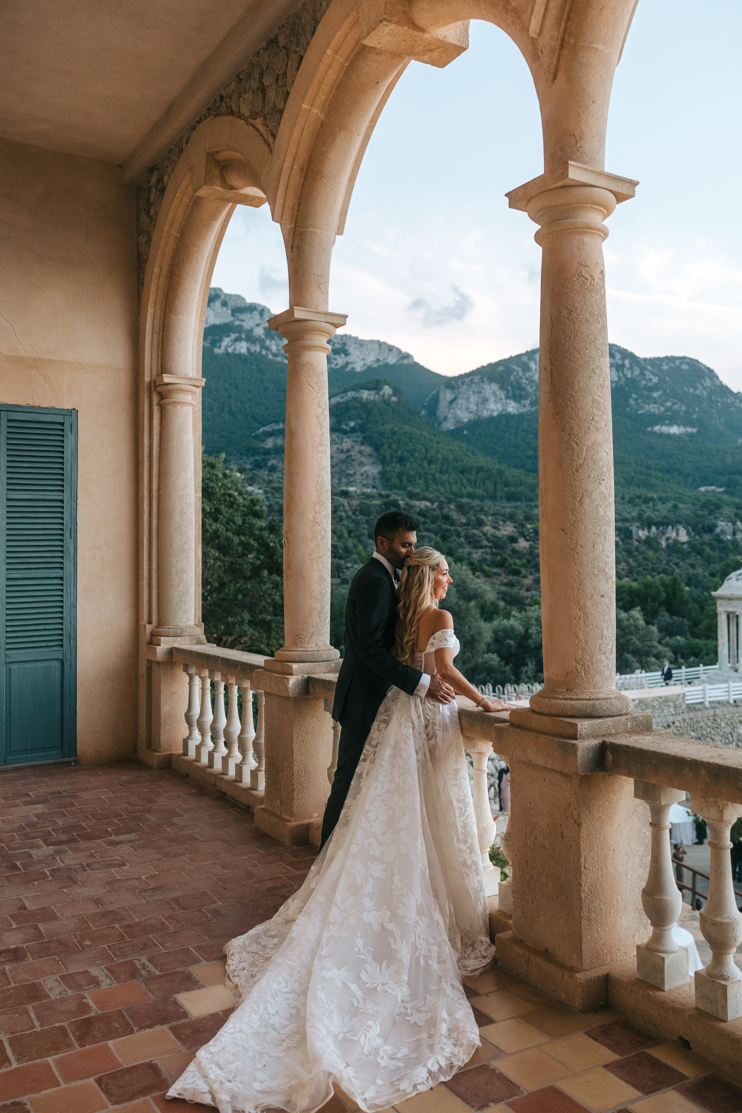 Mallorca venue Son Marroig for this LA Wedding Ceremony. Wedding Celebrant in Mallorca Iban Collin