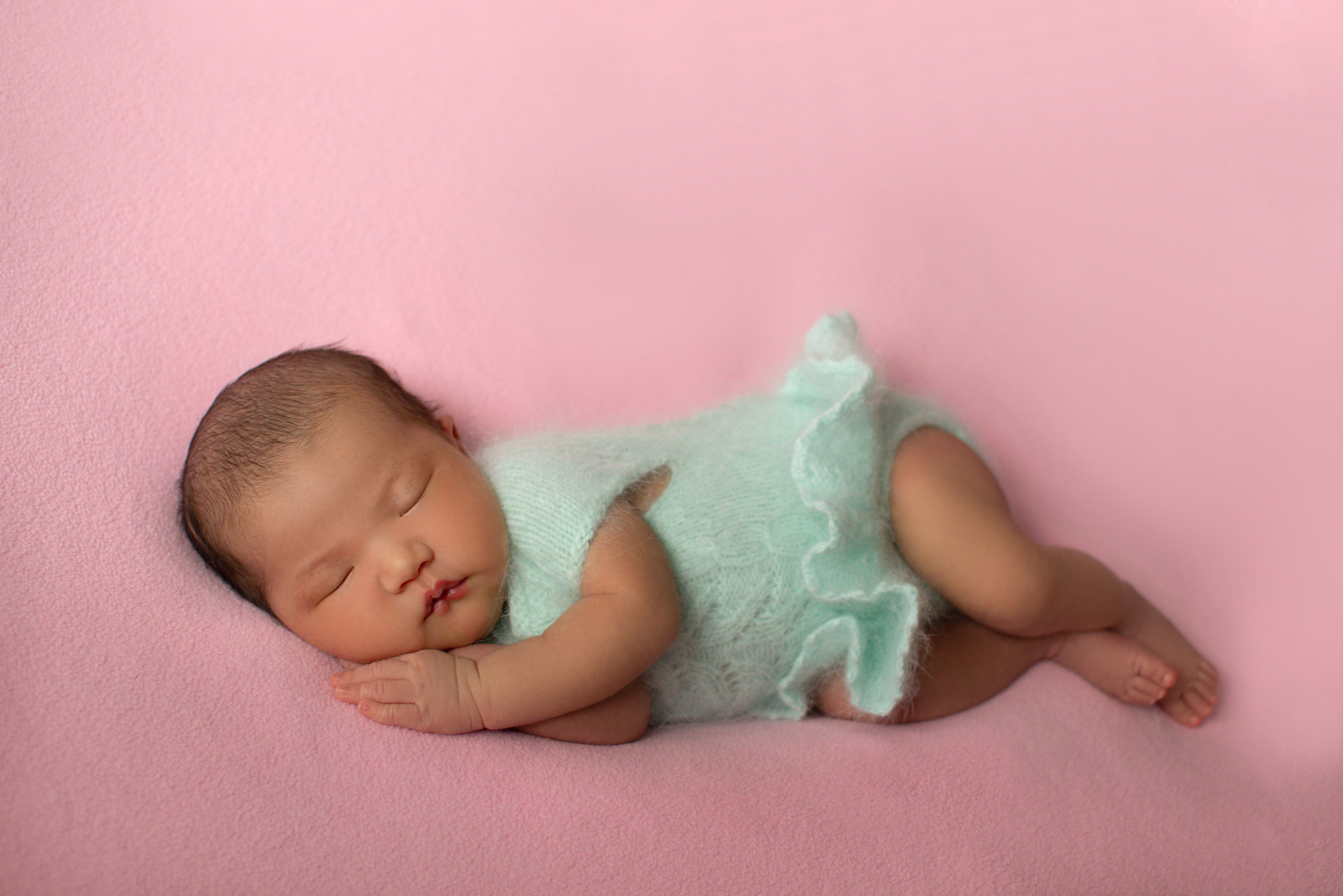 Новорожденные малыши (ньюборн newborn). Фотограф новорожденных в Темиртау и Караганде Любовь Жукова newborn