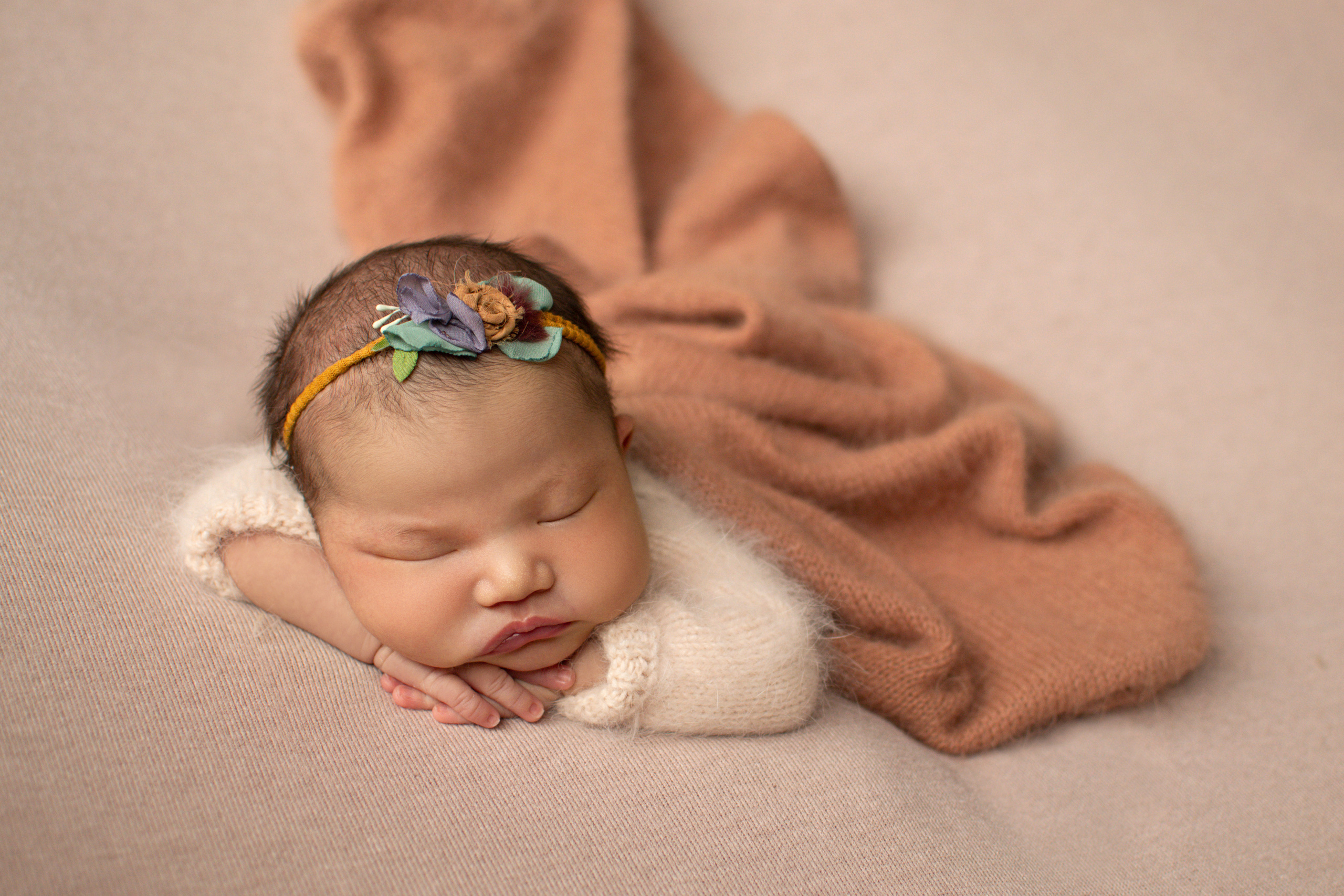 Новорожденные малыши (ньюборн newborn). Фотограф новорожденных в Темиртау и Караганде Любовь Жукова newborn