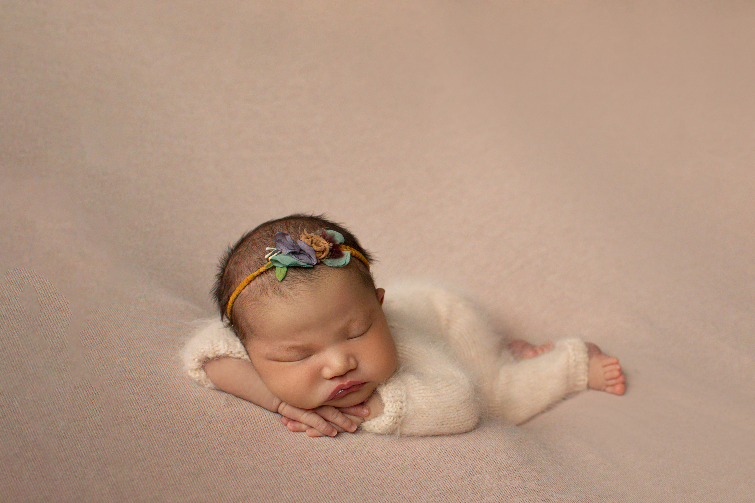 Новорожденные малыши (ньюборн newborn). Фотограф новорожденных в Темиртау и Караганде Любовь Жукова newborn