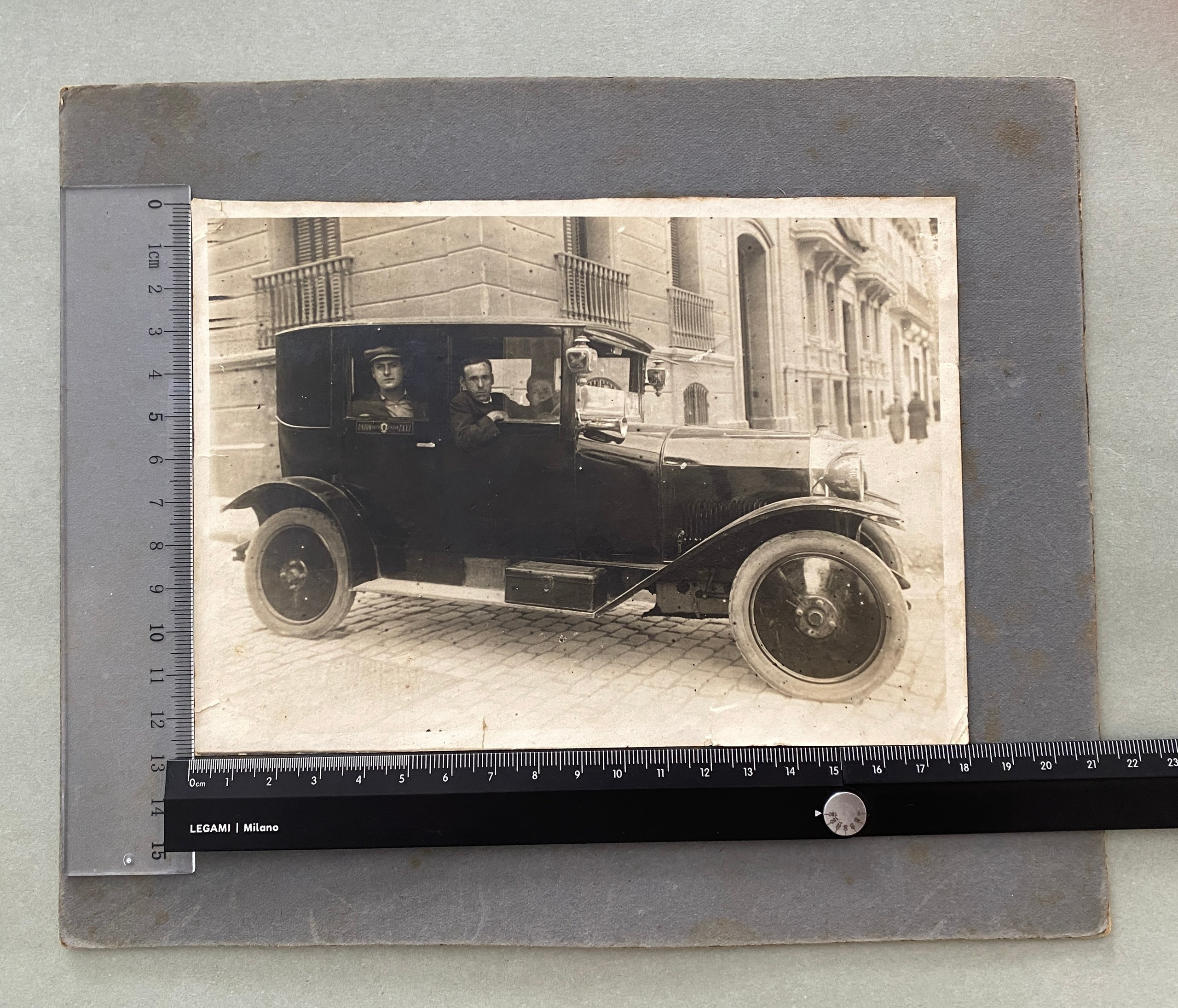 Threecomrades. Современнные и актикварные украшения в Барселоне, Москве и Санкт-Петербурге