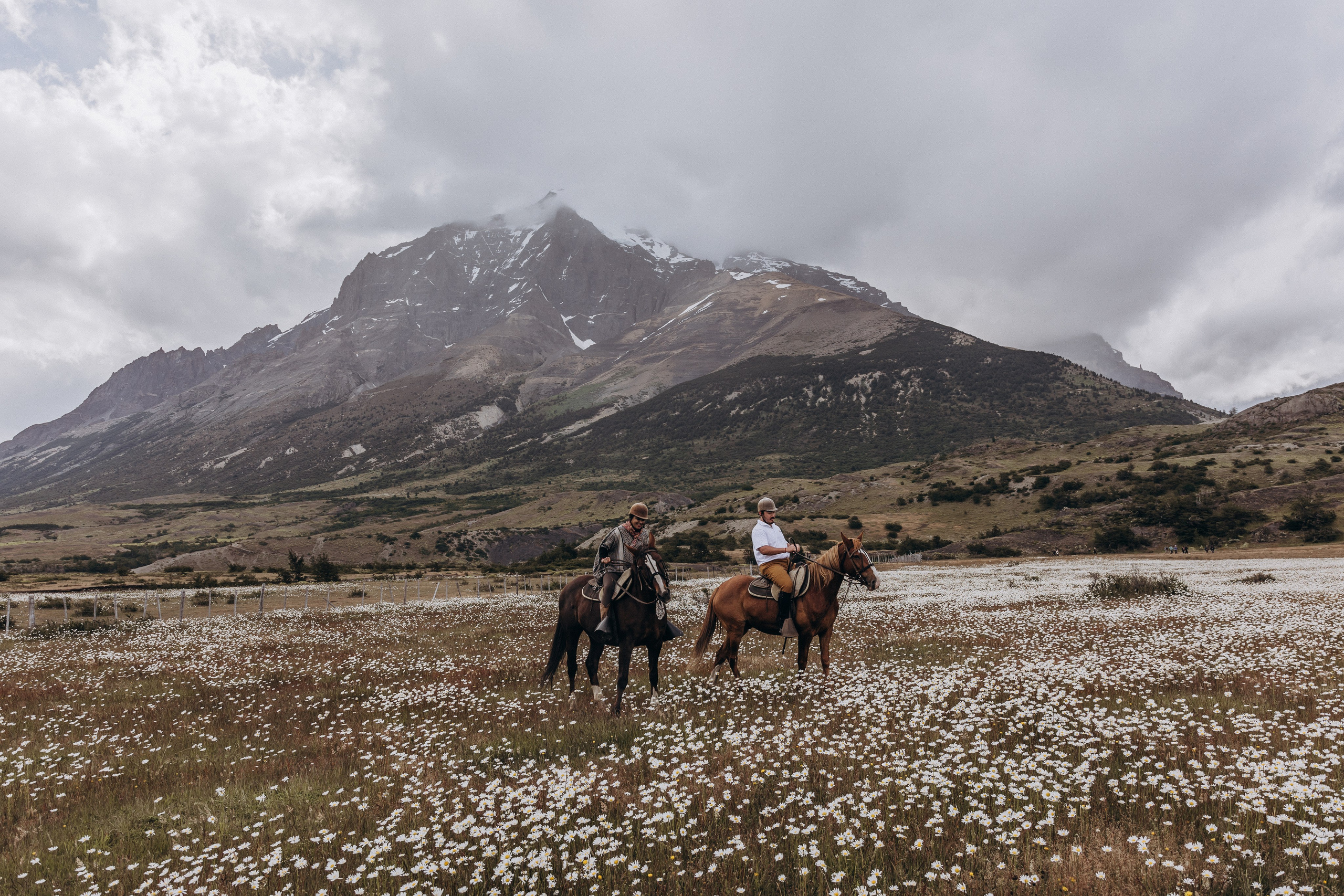 T+C. Elopement in Patagonia. Fotógrafa familiar Santiago y Chile Anna Almazova