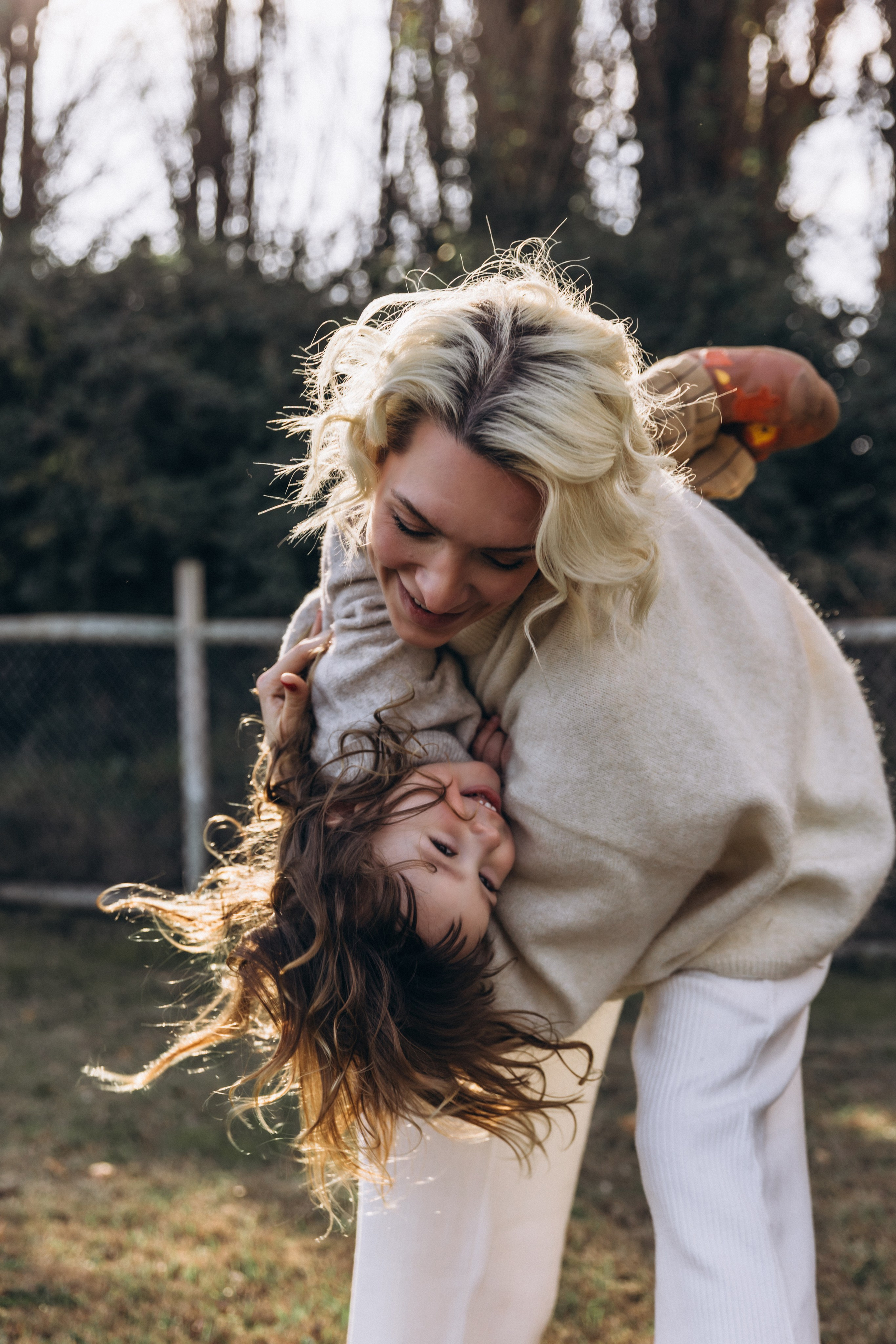 Sesión de fotos familiar en casa — Momentos reales y acogedores. Photographer in Santiago, Chile Anna Almazova