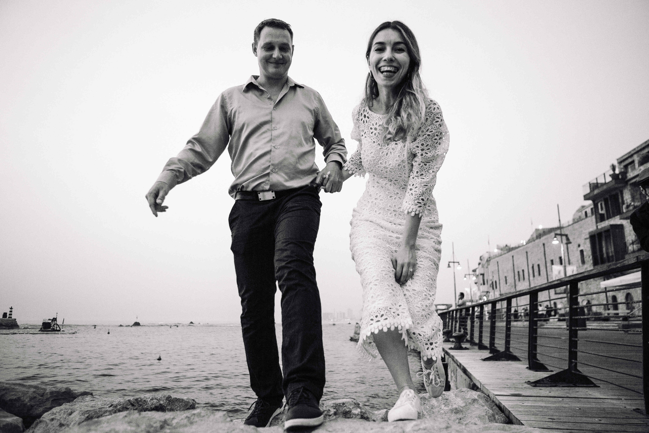 LOVERS IN JAFFO. PHOTOGRAPHER IN ISRAEL