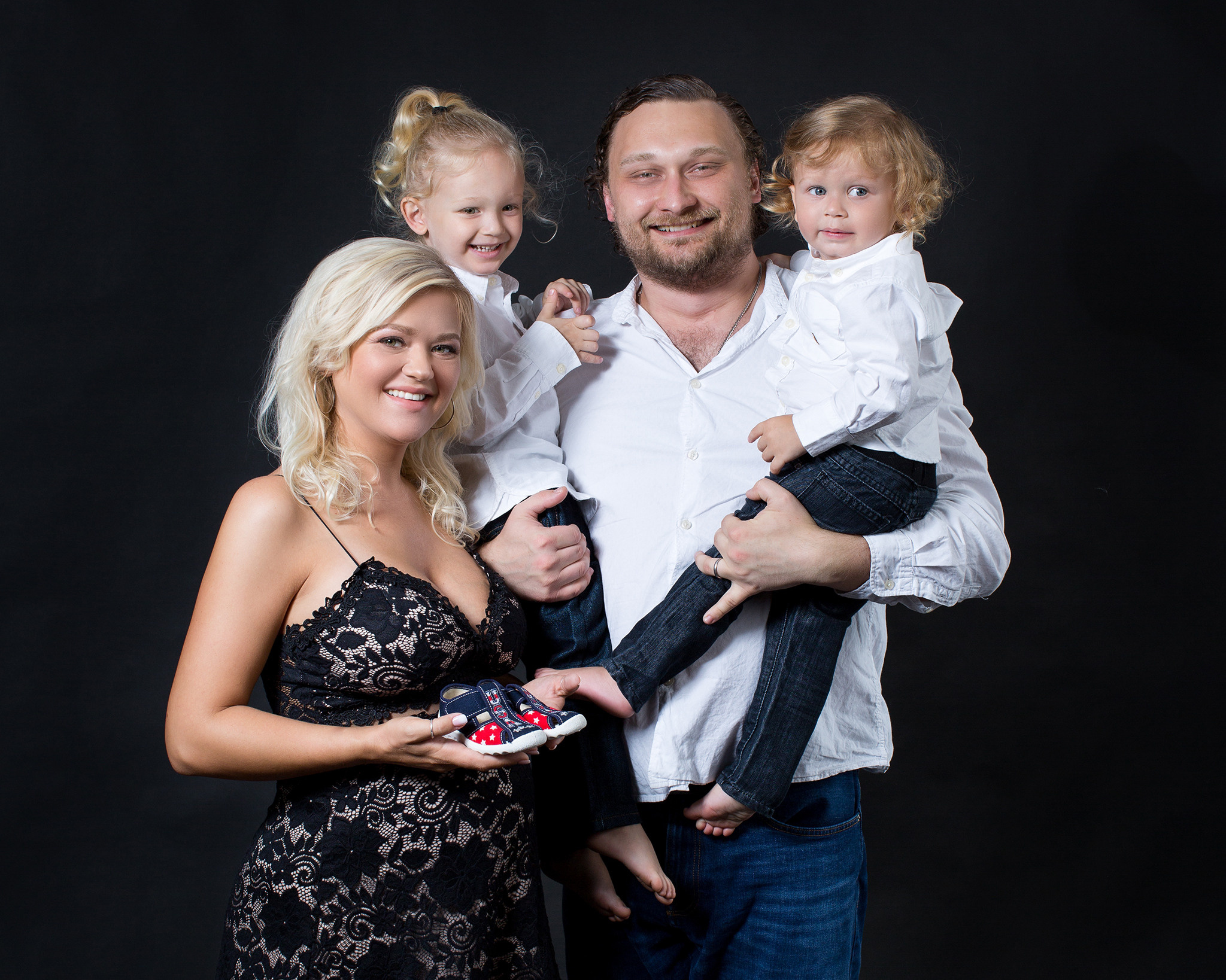 STUDIO Maternity sessions. Miami Family and Event Photographer