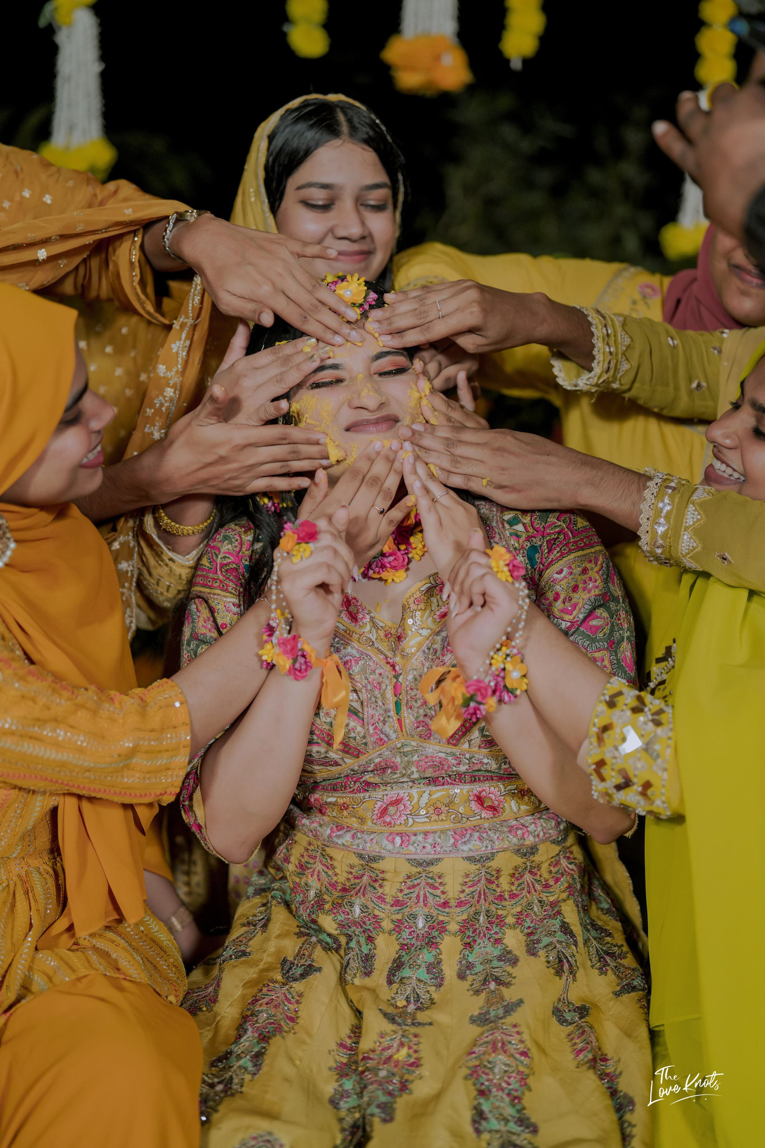 SHAHANA. Theloveknots