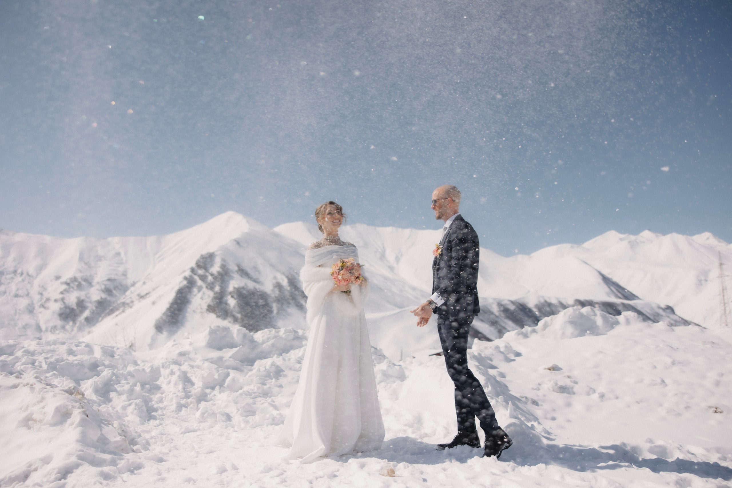 Love in winter mountains. Wedding photographer in Tbilisi Ioseb Mamniashvili