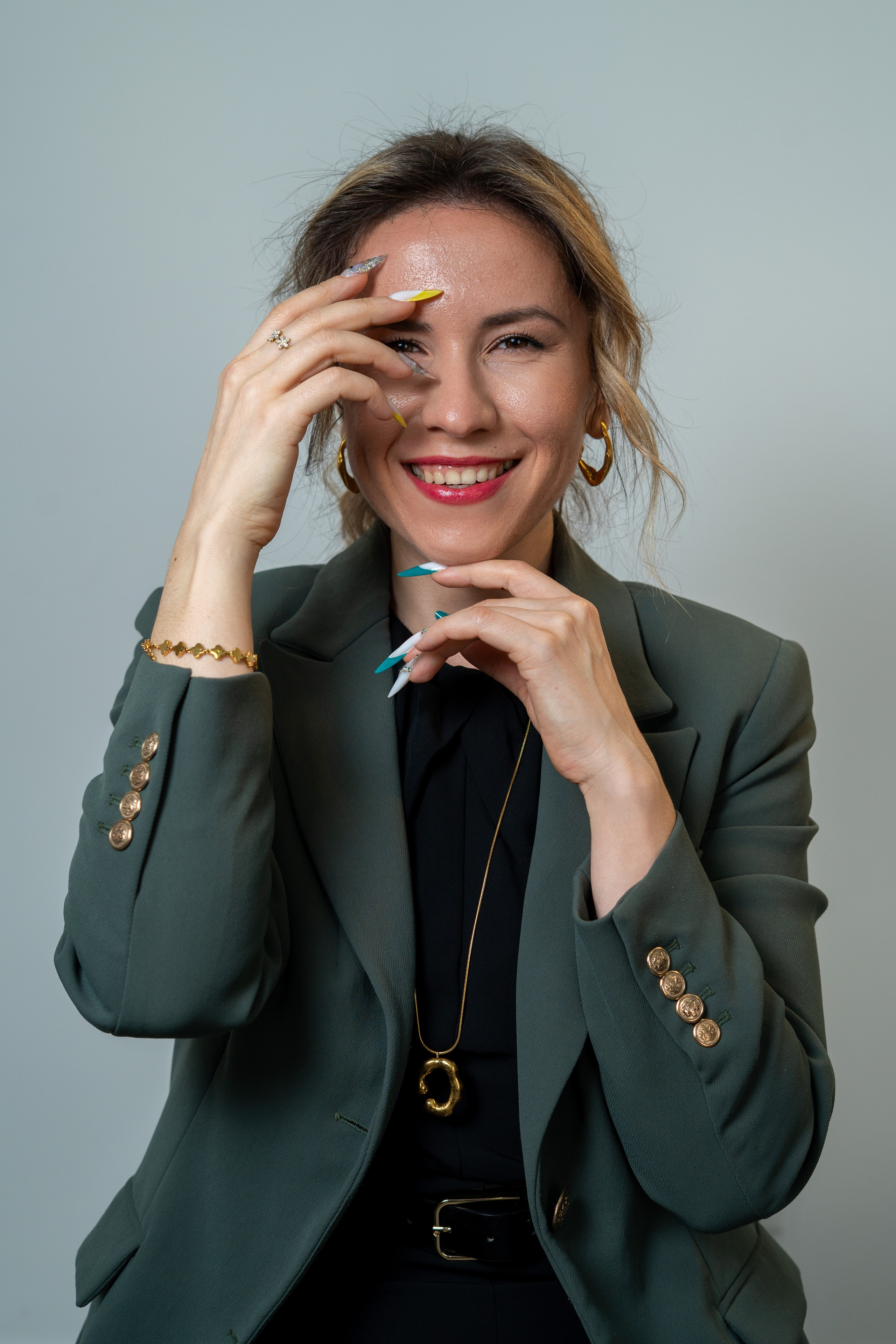 Nina Petrasco. Frames by Giovani Braga