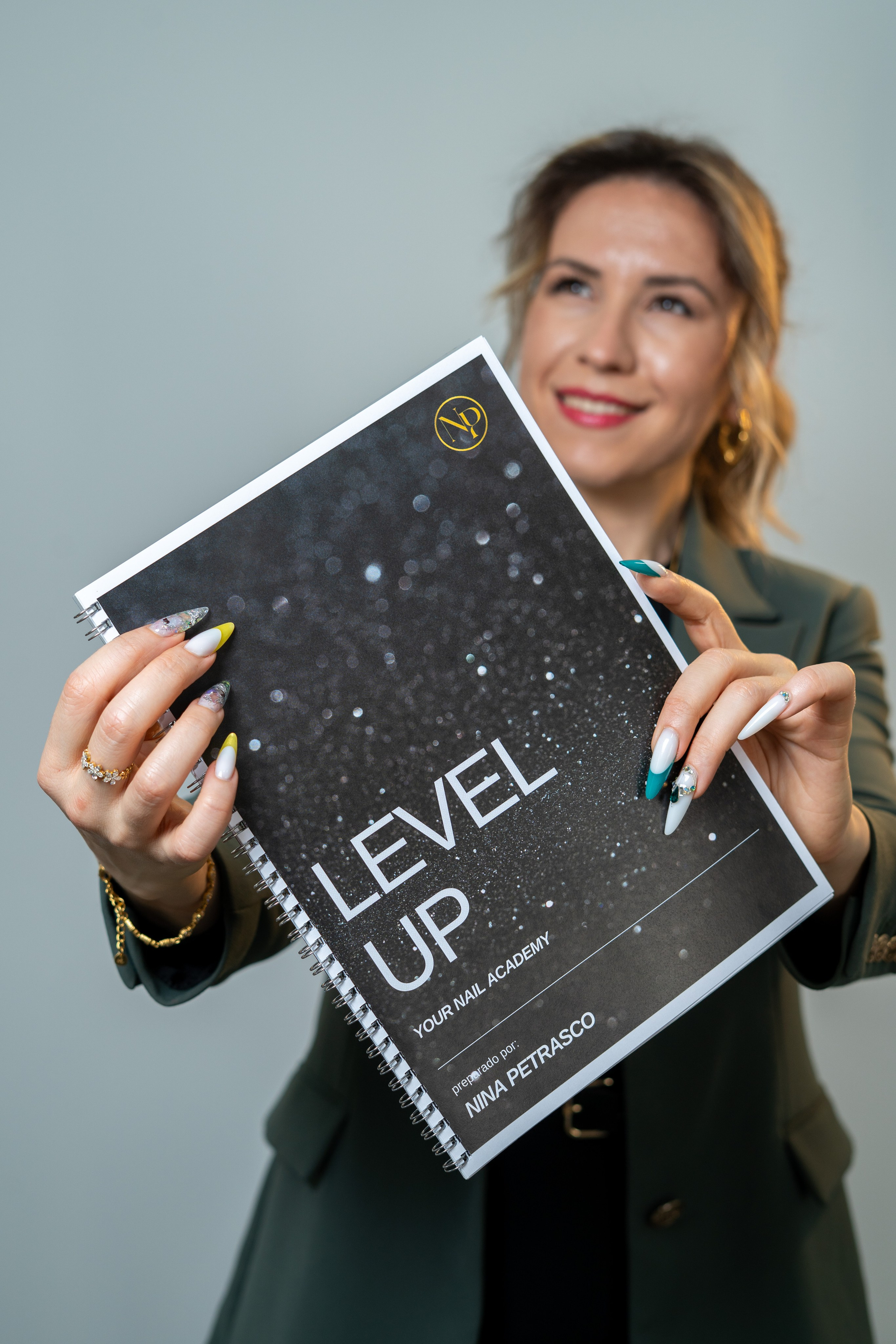 Nina Petrasco. Frames by Giovani Braga