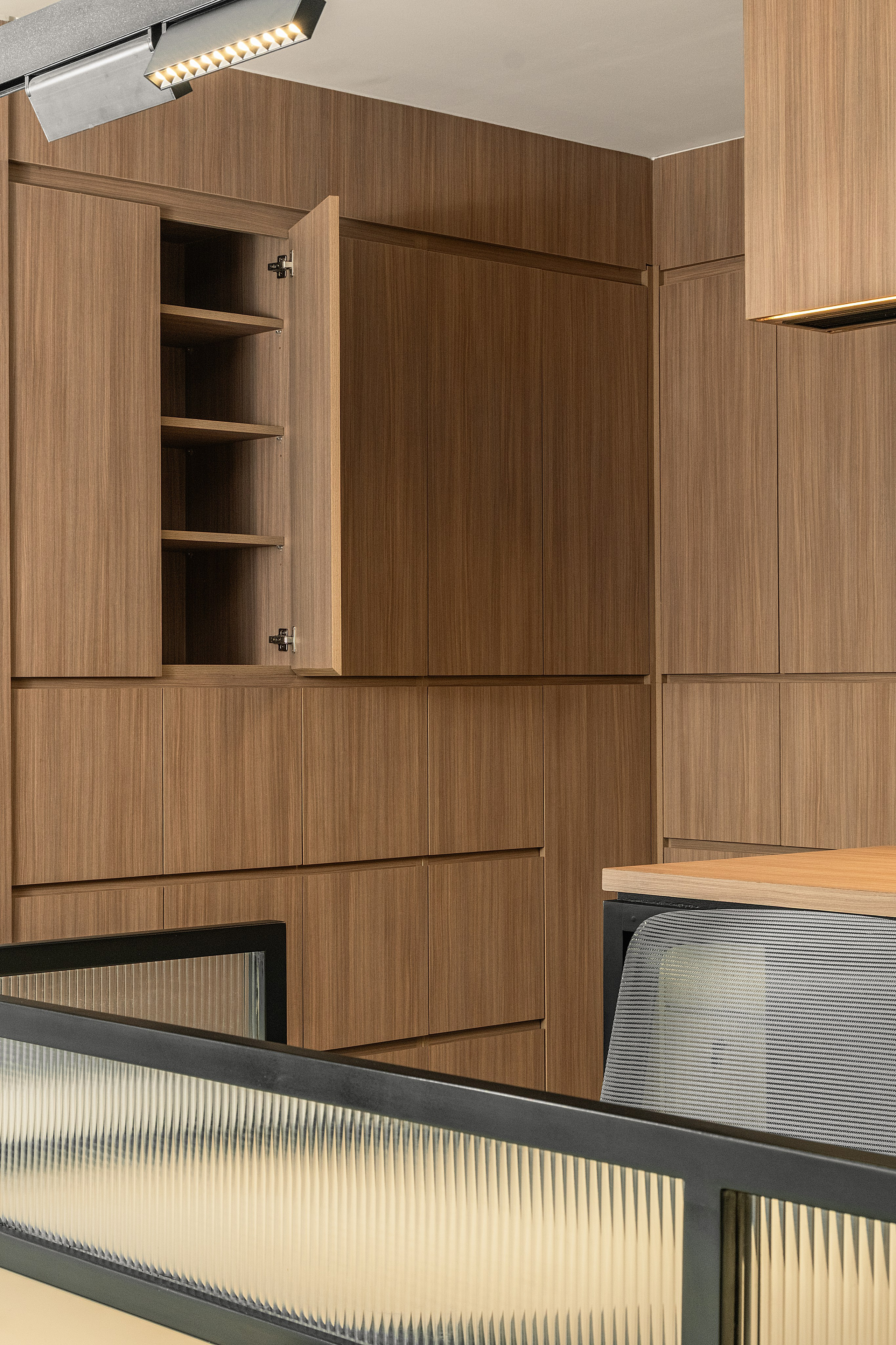 Office // Glaston Tower. Interior & Architectural Photographer Philippines | Argen Carlo Camaclang