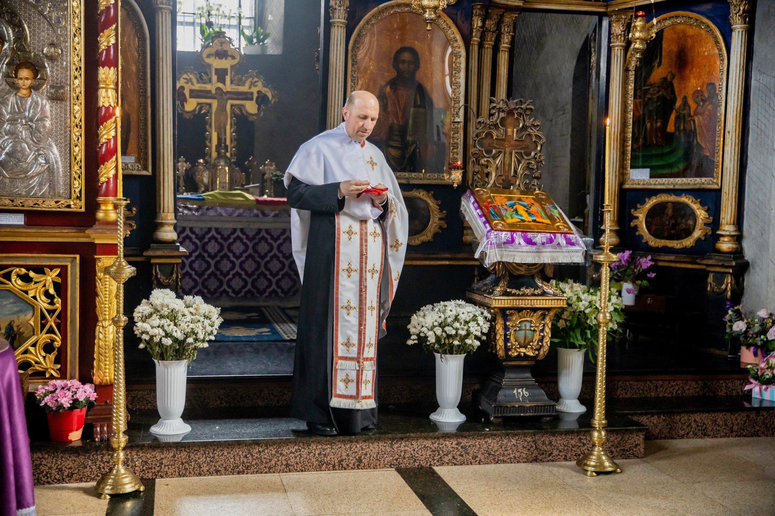 - nunta--fotograf-profesionist-botosani  - fotografie-nunta-romantica - imagini-nunta-in-natura-alin-chirila-fotograf  - fotografii-cuplu-indragostit-nunta-botosani  - sedinta-foto-miri-andrei-iustina-alinofotostudio  - amintiri-din-nunta-realizate-de-fotograf-profesionist  - povestea-nuntii-andrei-si-iustina-in-imagini-alinofotostudio-fotograf evenimente- evenimente Botoșani -fotograf Suceava - fotograf Iași- servicii foto. servicii foto Botoșani. servicii foto video Botoșani. otograf-nunta-botosani-fotograf nunta. fotograf evenimente. fotograf nunta Botoșani. Alin chirila. Alin chirila fotograf. Alinofotostudio.- servicii foto. servicii foto Botoșani. servicii foto video Botoșani. fotograf nunta. fotograf evenimente. fotograf nunta Botoșani. Alin chirila. Alin chirila fotograf. Alinofotostudio.fotograf stare civilă,poze stare civilă,album foto stare civilă,servicii foto suceava,fotograf evenimente suceava,fotograf nuntă suceava,poze cununie civilă,ședință foto stare civilă,sesiune foto suceava,fotograf profesionist suceava,fotograf botosani,stare civila botosani,alinofotostudio,alin chirila fotograf.servicii foto. servicii foto Botoșani. servicii foto video Botoșani. fotograf nunta. fotograf evenimente. fotograf nunta Botoșani. Alin chirila. Alin chirila fotograf. Alinofotostudio.fotograf stare civilă,poze stare civilă,album foto stare civilă,servicii foto suceava,fotograf evenimente suceava,fotograf nuntă suceava,poze cununie civilă,ședință foto stare civilă,sesiune foto suceava,fotograf profesionist suceava,fotograf botosani,stare civila povestitor prin fotografiebotosani,alinofotostudio,alin chirila fotograf,servicii foto. servicii foto Botoșani. servicii foto video Botoșani. fotograf nunta. fotograf evenimente. fotograf nunta Botoșani. Alin chirila. Alin chirila fotograf. Alinofotostudio.fotograf stare civilă,poze stare civilă,album foto stare civilă,servicii foto suceava,fotograf evenimente suceava,fotograf nuntă suceava,poze cununie civilă,ședință foto stare civilă,sesiune foto suceava,fotograf profesionist suceava,fotograf botosani,stare civila botosani,alinofotostudio,alin chirila fotograf,cununie religioasă botoșani,andreea și neculai,capela militară botoșani,foto conacul zăicești,fotograf nuntă botoșani,fotograf cununie religioasă,foto evenimente botoșani,poze cununie capela militară,ședință foto zăicești,fotograf profesionist botoșaniMire și mireasă – Sergiu & Liliana – ziua nunții, 2024  - Emoții în ziua nunții – Sergiu și Liliana  - Dansul mirilor – fotografie artistică nuntă 2024  - Sedinta foto romantică în natură – Sergiu & Liliana  - Rochia de mireasă și detalii de nuntă elegan-Album de cununie civilă Florin și Anda – Fotografii profesionale realizate de Alin Chirilă în Botoșani -fotograf prin fotografie-Ședință foto Trash the Dress pe muntele Rarău cu Iulian și Iuliana – fotografie de cuplu, natură montană, emoție autentică surprinsă de Alin Chirilă, povestitor prin fotografie.- "Iulian și Iuliana pe crestele Rarăului – fotografie Trash the Dress în natură"  - "Cuplu îmbrățișat la apus pe muntele Rarău – ședință foto după nuntă"  - "Rochie de mireasă în vânt pe munte – Trash the Dress Rarău-1. Iulian și Iuliana pe muntele Rarău – ședință foto Trash the Dress în natură, cu peisaj montan spectaculos  2. Cuplu în îmbrățișare pe Rarău – emoție autentică surprinsă după nuntă  3. Rochie de mireasă în bătaia vântului – fotografie artistică Trash the Dress în munți  4. Mire și mireasă privind spre orizont – dragoste și libertate pe muntele Rarău  5. Iuliana zâmbind în rochia de mireasă – portret în natură, Trash the Dress  6. Iulian ținându-și mireasa de mână – ședință foto romantică pe munte  7. Detaliu cu rochia pe stâncă – estetică naturală Trash the Dress Rarău  8. Cuplu în mers pe poteca Rarăului – fotografie simbolică de după nuntă  9. Apus de soare pe Rarău în spatele mirilor – imagine de poveste Trash the Dress  10. Iulian și Iuliana râzând împreună – momente autentice surprinse de Alin Chirilă, povestitor prin fotografie-fotograf-nunta-cerbu-botosan trash-the-dress-botosani Alin Chirilă Fotograf – fotograf de nuntă Botoșani-fotograf nuntă Botoșani-fotograf nuntă Cerbu Botoșani-fotograf profesionist nuntă Botoșani-fotografie de nuntă Botoșani-fotograf evenimente Botoșani-fotograf nuntă Moldova-fotograf trash the dress Botoșani	- fotograf pregătirea mirilor Botoșani	-fotograf ceremonie religioasă nuntă-fotograf petrecere nuntă Botoșani- fotograf nuntă Botoșani pregătirea mirelui- pregătirea mirelui fotografie nuntă Cerbu Botoșani-fotograf nuntă Botoșani pregătirea miresei -mireasă pregătiri nuntă Cerbu Botoșani-fotograf nuntă Botoșani nașii mirilor-ceremonie religioasă nuntă Cerbu Botoșani-fotograf nuntă Botoșani ceremonie religioasă biserică-petrecere nuntă Cerbu Botoșani invitați dans-fotograf nuntă Botoșani petrecere restaurant-ședință foto trash the dress-fotograf trash the dress Botoșani ședință foto după nuntă-Fotograf nuntă Botoșani – galerie foto reală de la evenimente