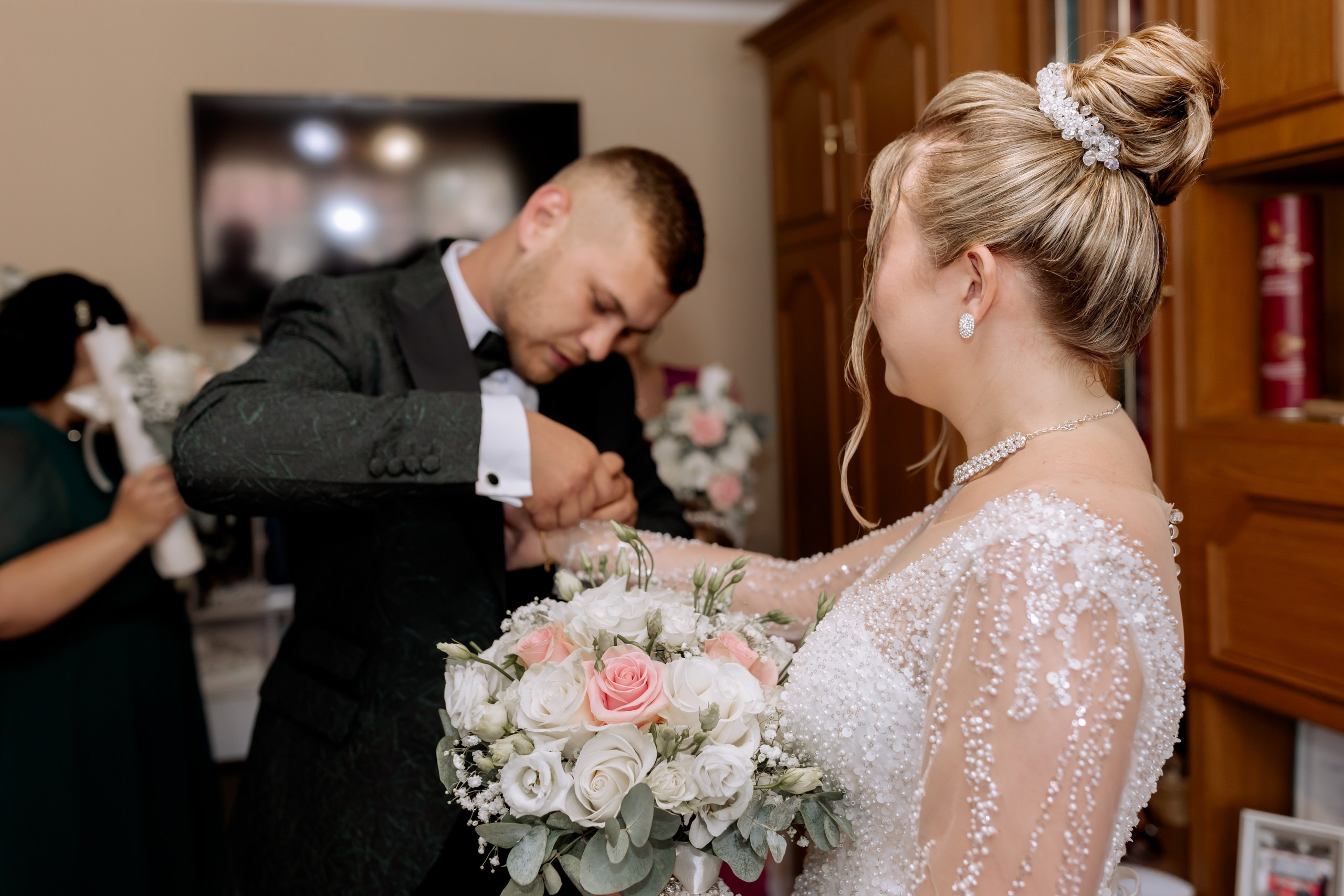 * fotograf stare civilă Siret* fotograf Bucovina* fotograf nuntă Suceava* fotograf Iași Botoșani* stare civilă tradițională* ie românească nuntă* AlinoFotoStudio* fotograf Andrei și Andreea- Alin Chirilă fotograf – stare civilă Siret, Suceava, Andrei și Andreea în ie tradițională, poveste spusă prin fotografiefotograf stare civilă Siret Suceava Alin Chirilă – miri îmbrăcați în costum tradițional bucovineanAlin Chirilă fotograf nuntă Siret Suceava – stare civilă autentică în Bucovina, emoții realefotograf Siret Suceava Alin Chirilă – Andrei și Andreea la starea civilă în ie tradiționalăstare civilă Siret fotograf Alin Chirilă – cadre naturale cu miri în costum popular din Bucovinafotograf nuntă Siret Suceava Alin Chirilă – povestitor prin fotografie, moment emoționant la starea civilăAlin Chirilă fotograf stare civilă Siret – iubire autentică surprinsă în stil documentarfotograf Bucovina Siret Alin Chirilă – stare civilă în ie tradițională, cadre pline de emoțieAlin Chirilă fotograf Suceava – Andrei și Andreea spun DA la starea civilă în Siretfotograf stare civilă Suceava Siret Alin Chirilă – poveste de iubire în stil tradițional românesc - Alin Chirilă fotograf profesionist, AlinoFotoStudio, fotograf evenimente Siret, Suceava County, Iași, Bacău County, Botoșani, Neamț County, fotograf nunți, botezuri, cununii civile, portrete și momente autentice surprinse elegant.- Alin Chirilă surprinde momente elegante de nuntă și evenimente speciale prin AlinoFotoStudio, fotograf disponibil în Siret, Suceava County, Iași, Bacău County, Botoșani și Neamț County, specializat în nunți, botezuri și cununii civile. - Alin Chirilă fotograf profesionist, AlinoFotoStudio, fotograf nuntă și evenimente în Siret, Suceava, Iași, Bacău, Botoșani și Piatra Neamț, fotograf nunți, botezuri, cununie civilă, ședințe foto, trash the dress, logodnă, familie, portrete și fotografii autentice. - AlinoFotoStudio by Alin Chirilă, fotograf evenimente premium în Suceava County, Iași County, Bacău County, Botoșani County și Neamț County, fotograf de familie, fotograf ceremonii religioase, petreceri și momente emoționante. - Alin Chirilă fotograf, povestitor prin fotografie, servicii foto profesionale pentru mireasă, mire, pregătiri nuntă, biserică, restaurant, valsul mirilor, tradiții românești și amintiri de neuitat în Moldova.