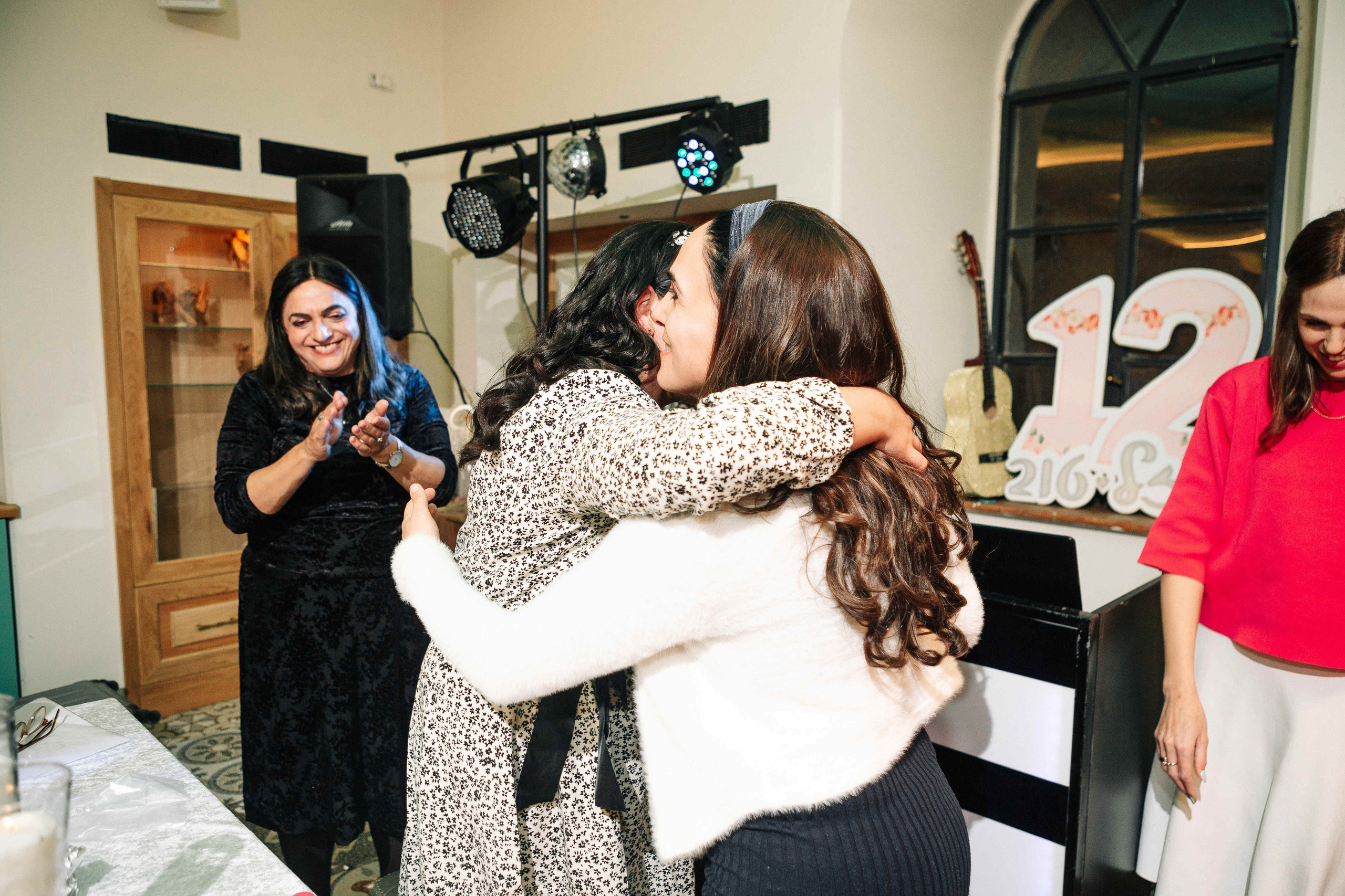 PARTY IN A RESTAURANT WITH THE WHOLE FAMILY. Https://shi-photo.com/