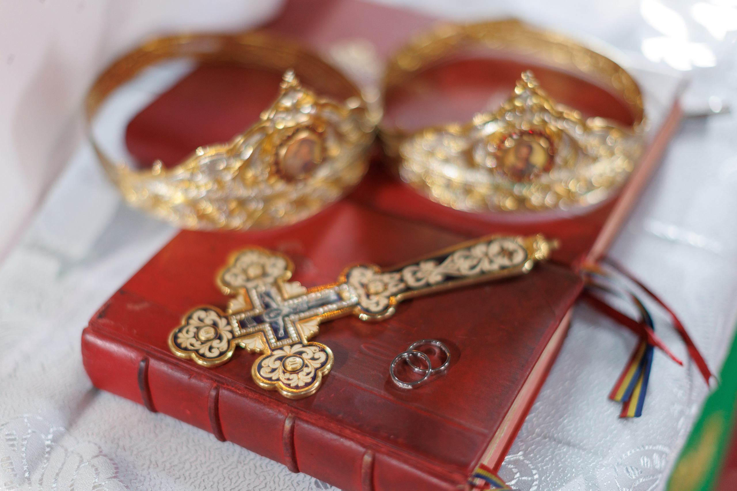 Andreea & Radu — simplu, autentic, al lor. Rares Bucur is a professional wedding photographer based in Cluj-Napoca, Romania, specializing in wedding photography