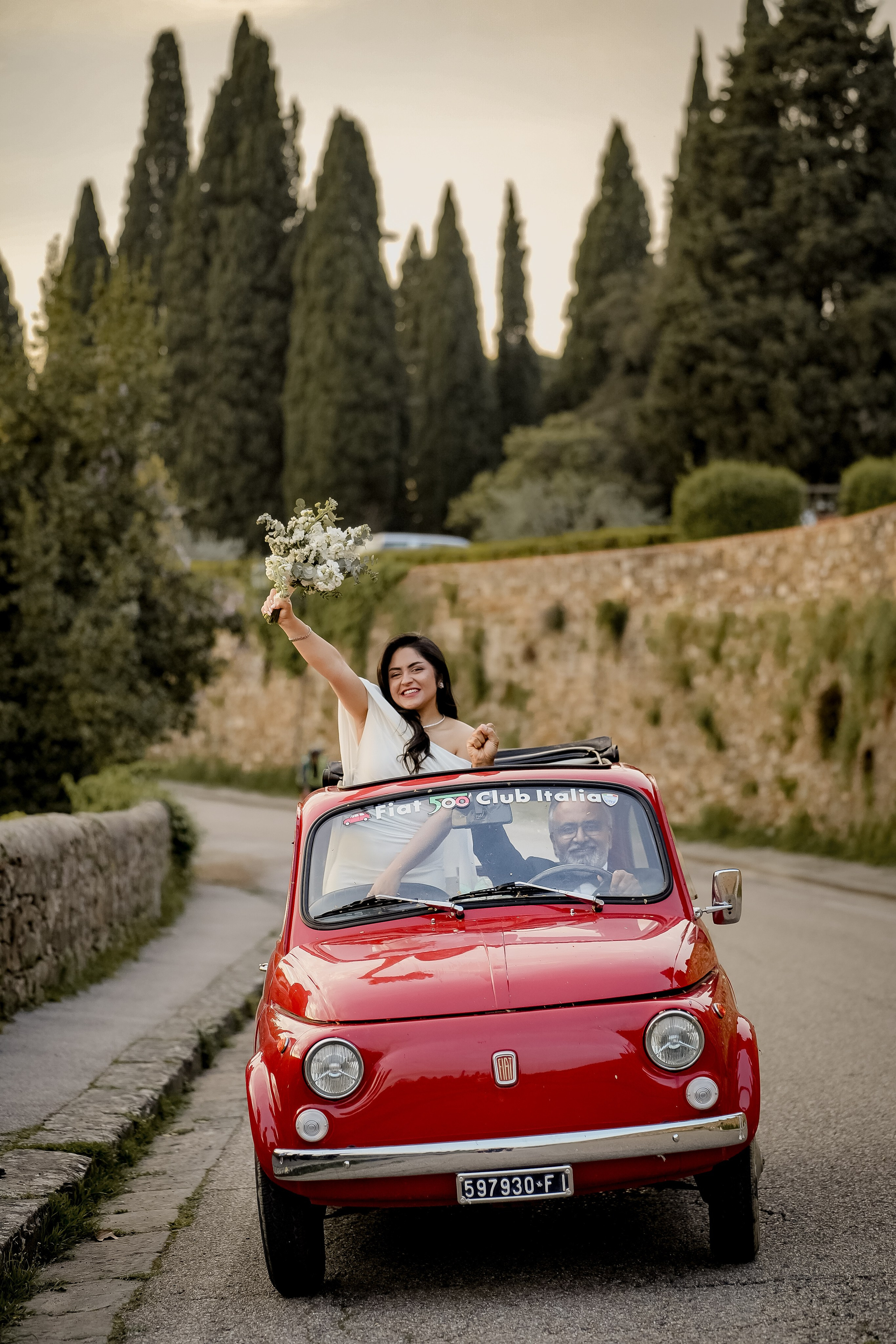 Photoshoot with Fiat 500 & Retro Cars. Wedding Photographer in Italy