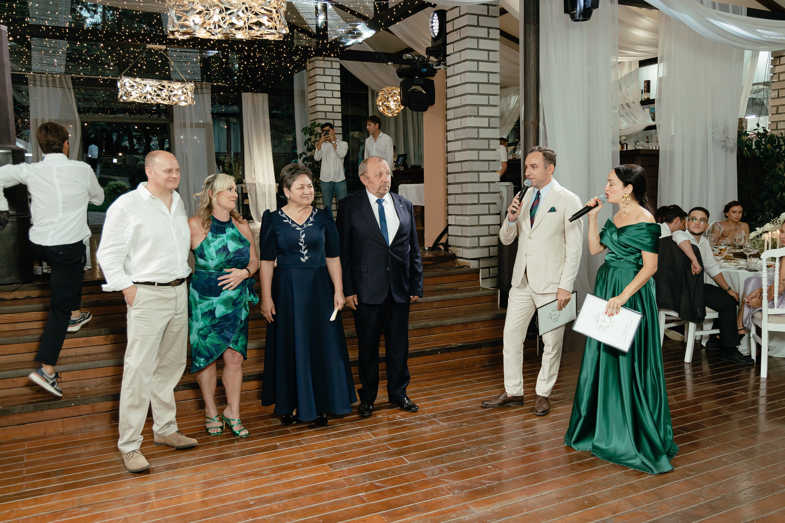 Thomas & Suyumbika. Главная