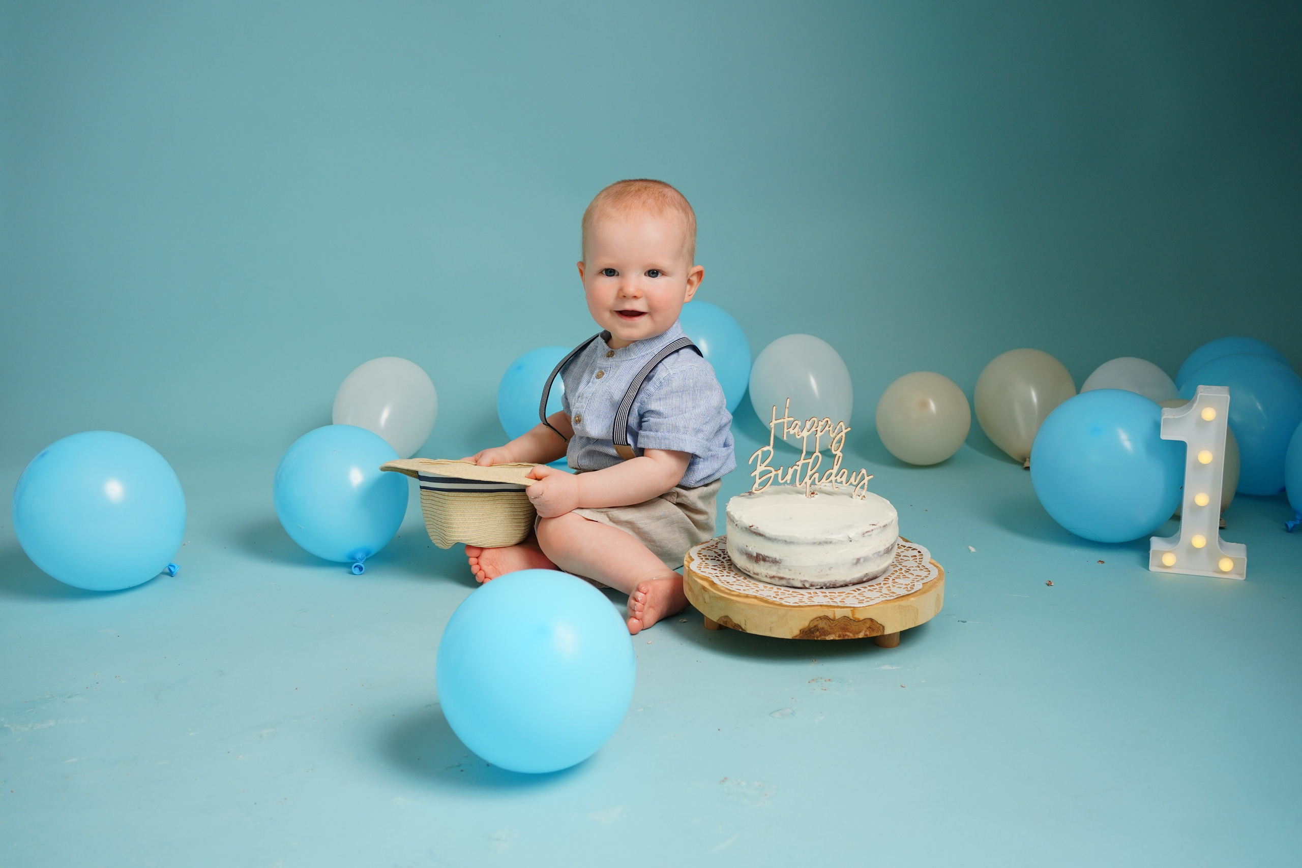 Fotografin für Kindershooting und CakeSmash in Augsburg. Neugeborenenfotografin und Retoucher in Augsburg Nastassia Schneider