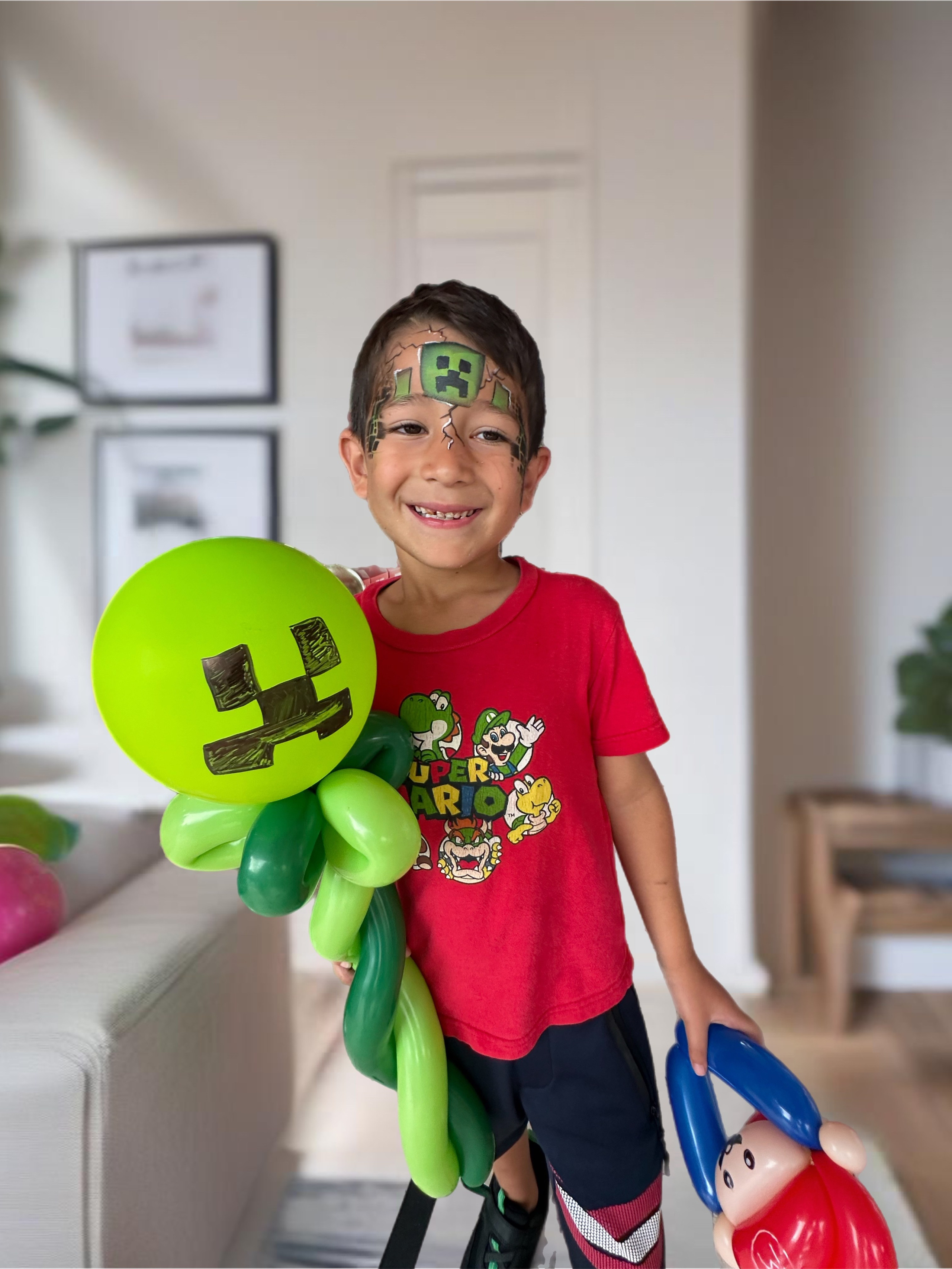 Combo Face Painting + Balloon Twisting. Color Boom