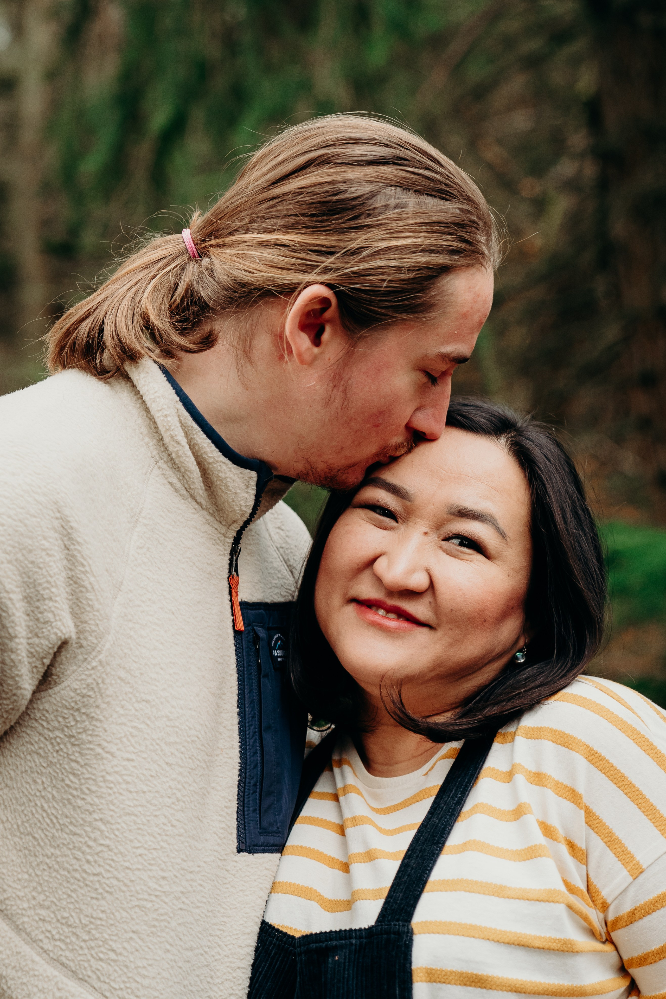 Maternity photographer Gosforth, Newcastle Upon Tyne, Northumberland. Outdoor maternity lifestyle photography