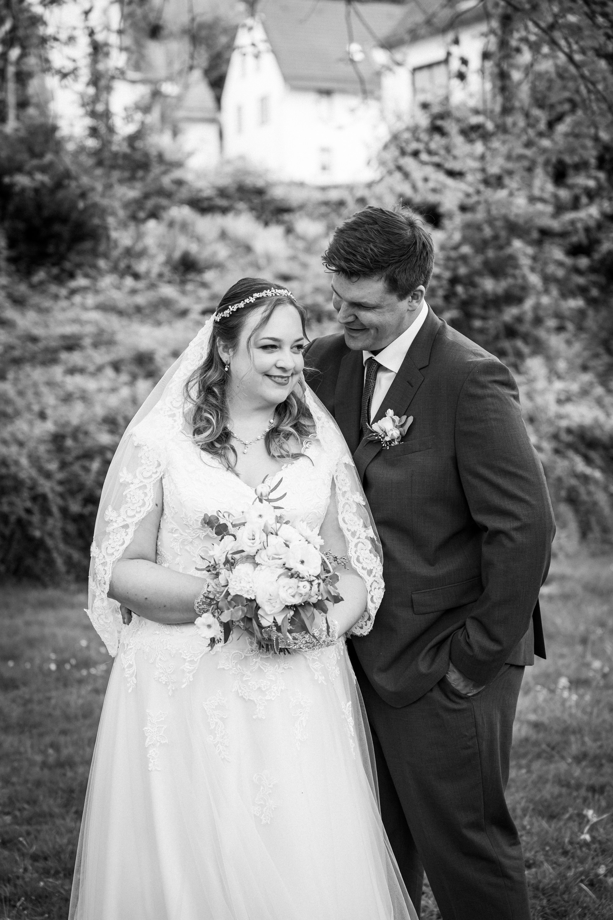 Kirchliche Trauung in Oerlinghausen – Emotionale Hochzeitsfotos & Stilvolle Reportagen!. Hochzeitsfotografin in Gütersloh | Authentische Hochzeitsreportagen | TK Photographie