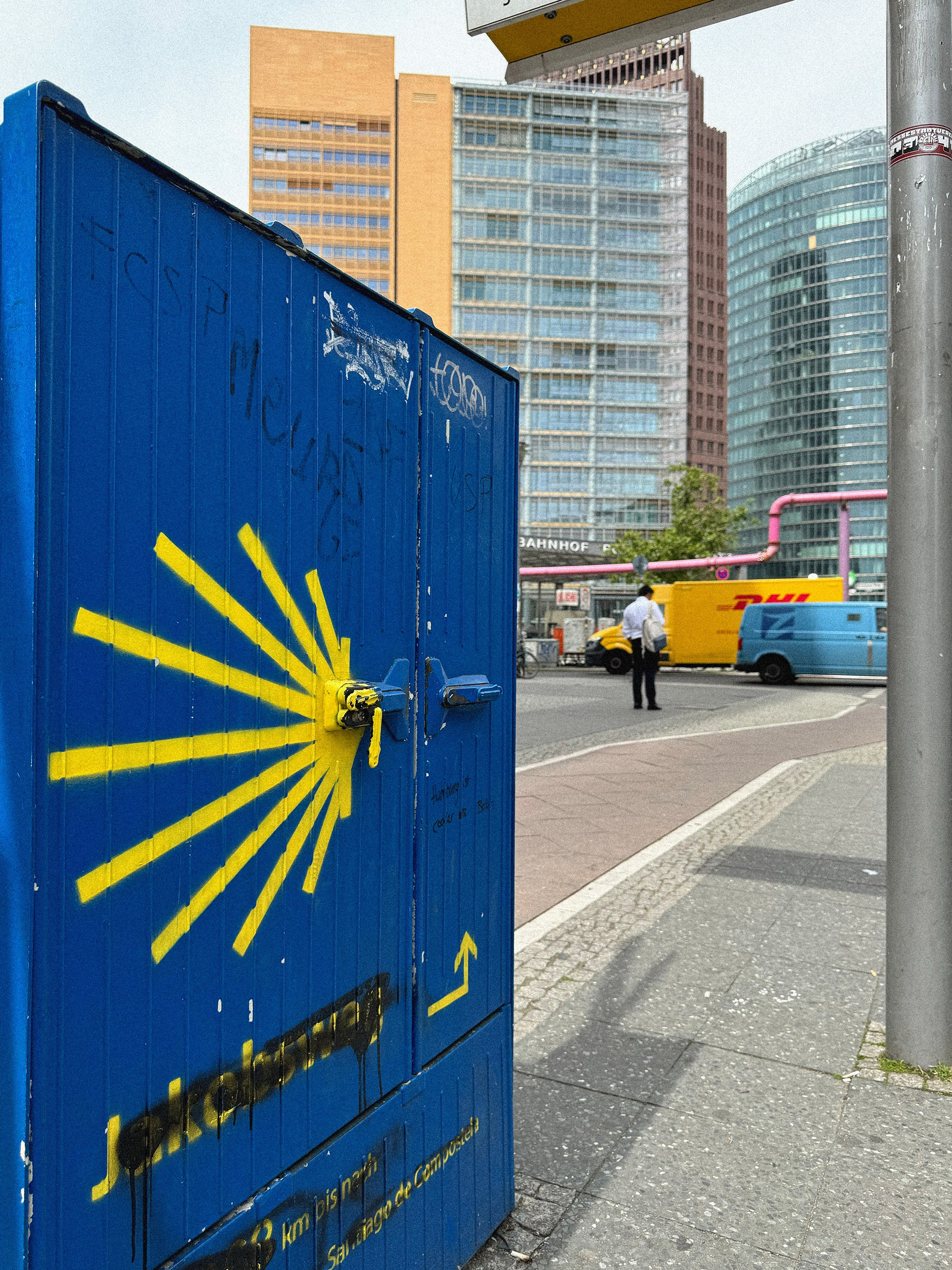 Berliner Mischung (in Farbe). BNW Around Photography