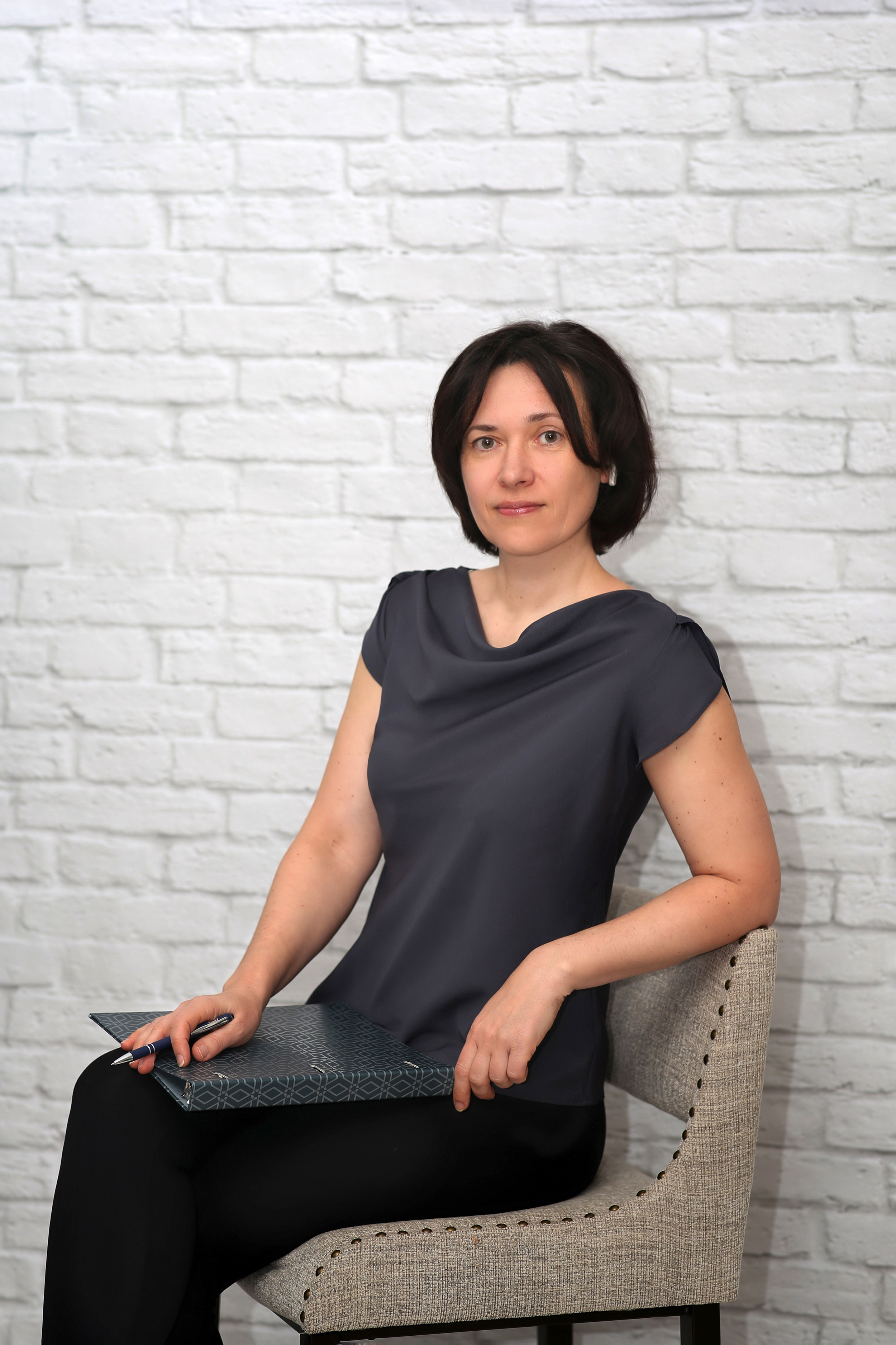 LinkedIn Photoshoot. YuAnna studio. Family & Kids Photographer in Seattle area, located in