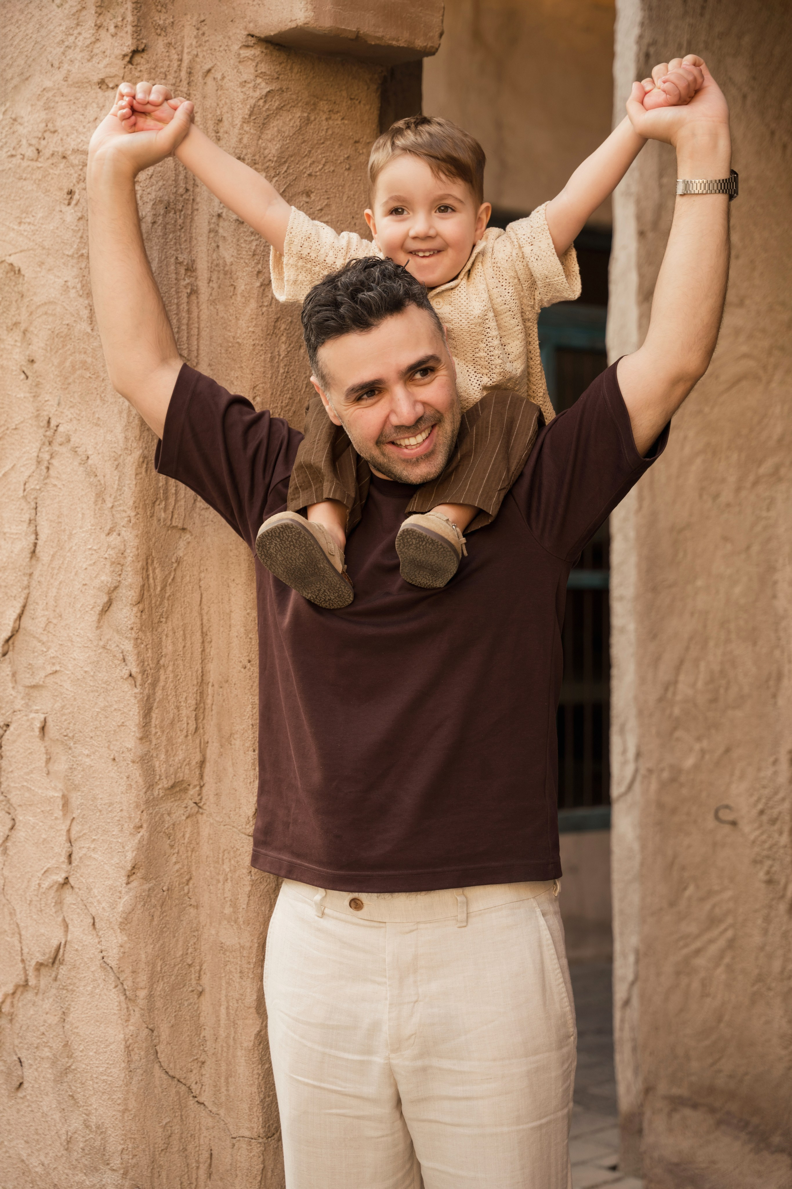 Old Town walk. Angela Iakovleva — Family Photographer in Dubai
