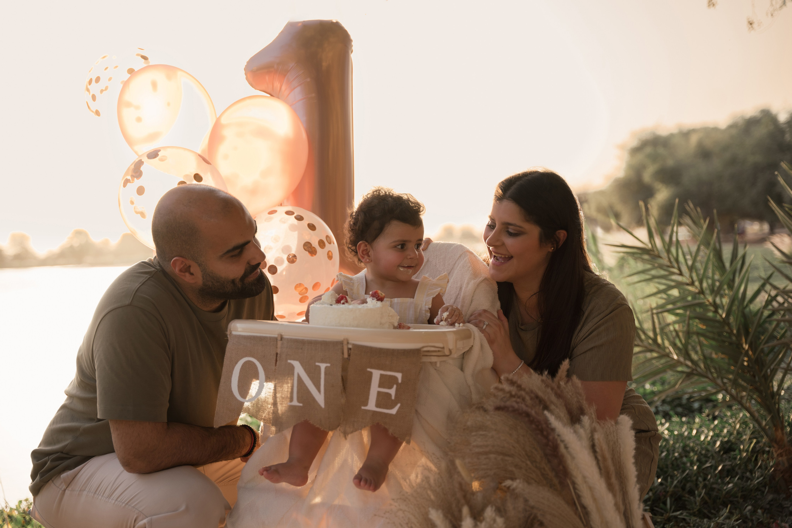 Family fun and cake crush. Angela Iakovleva — Family Photographer in Dubai