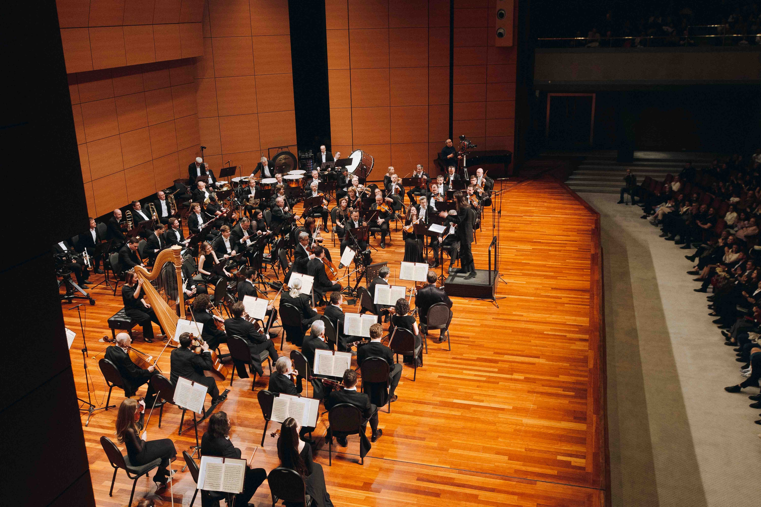 The Tchaikovsky Academic Grand Symphony Orchestra in Istanbul. Wedding&Event photographer Ismail Rzayev in Baku