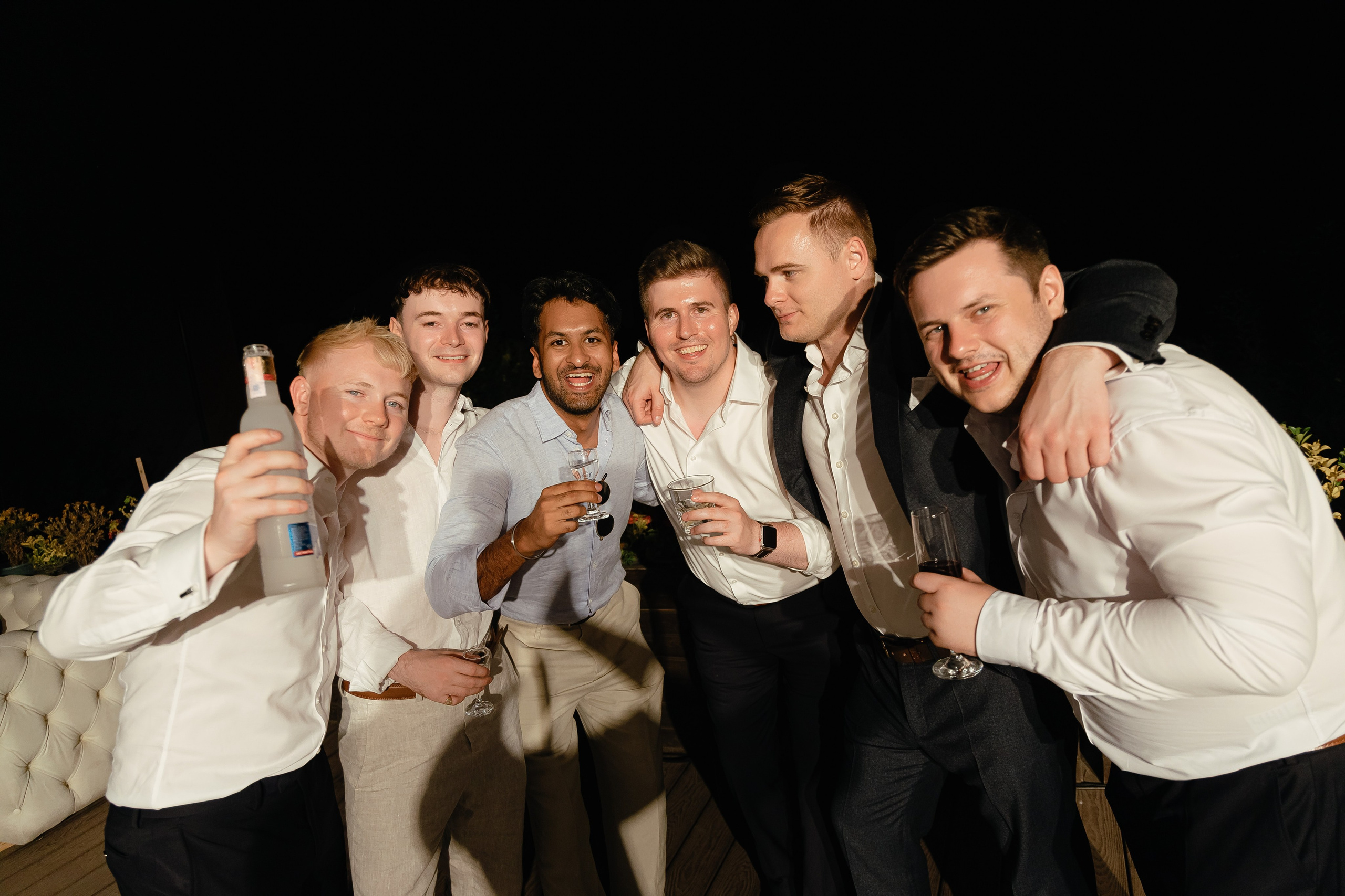 Thomas & Suyumbika. Главная