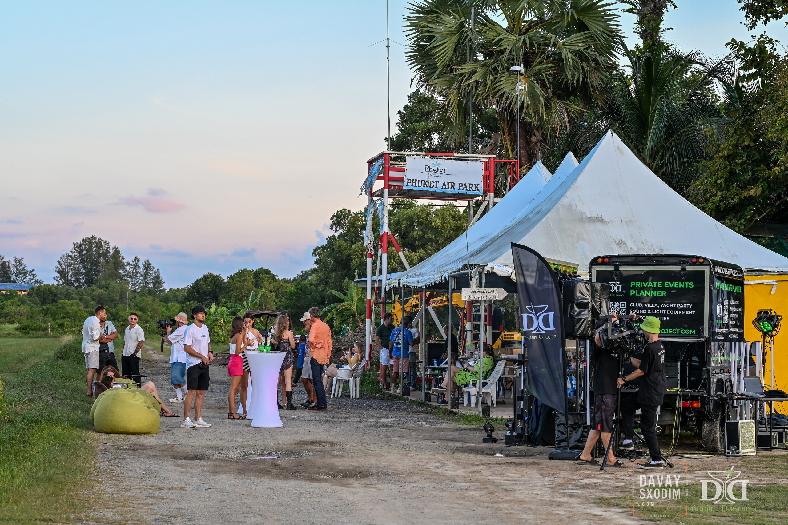 Вечеринка на аэродроме | Фоторепортаж | Афиша | DAVAYSXODIM.com PHUKET. АФИША|ФОТОРЕПОРТАЖИ|ИВЕНТЫ|ПХУКЕТ