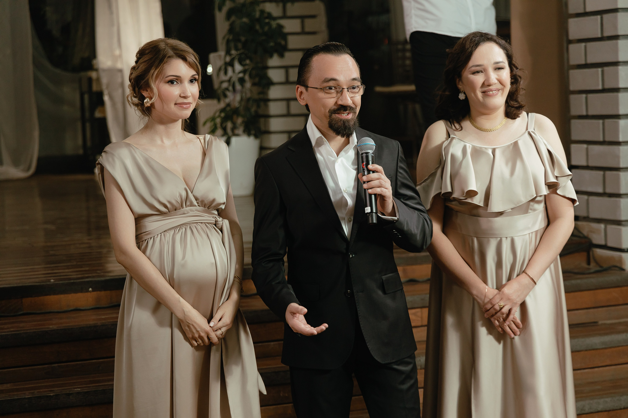 Thomas & Suyumbika. Главная